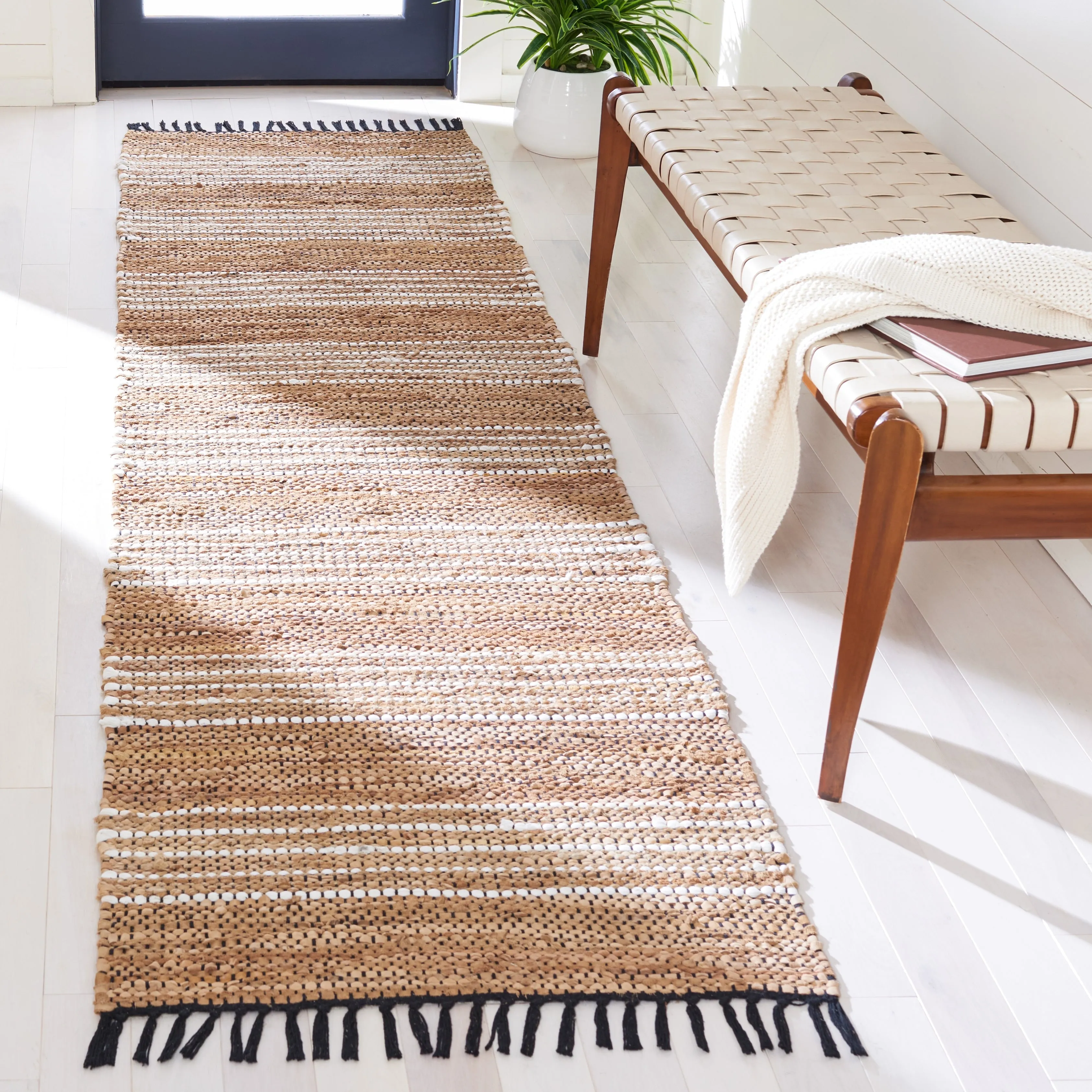 SAFAVIEH Handmade Vintage Leather Demetra Modern Fringe Rug