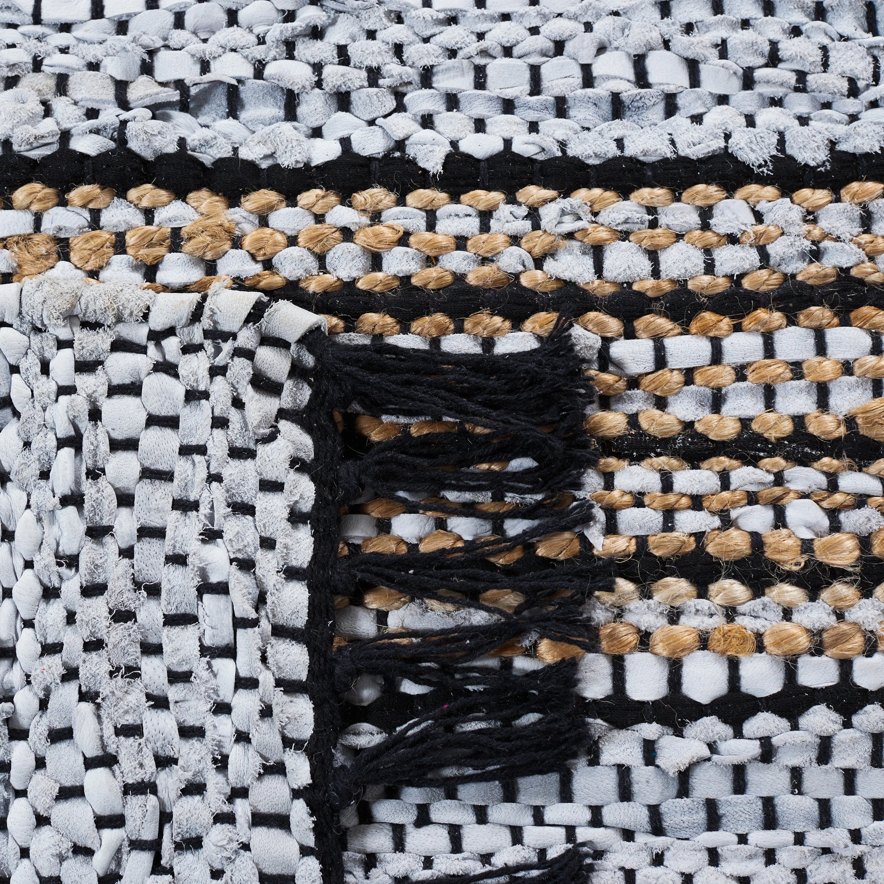 SAFAVIEH Handmade Vintage Leather Demetra Modern Fringe Rug