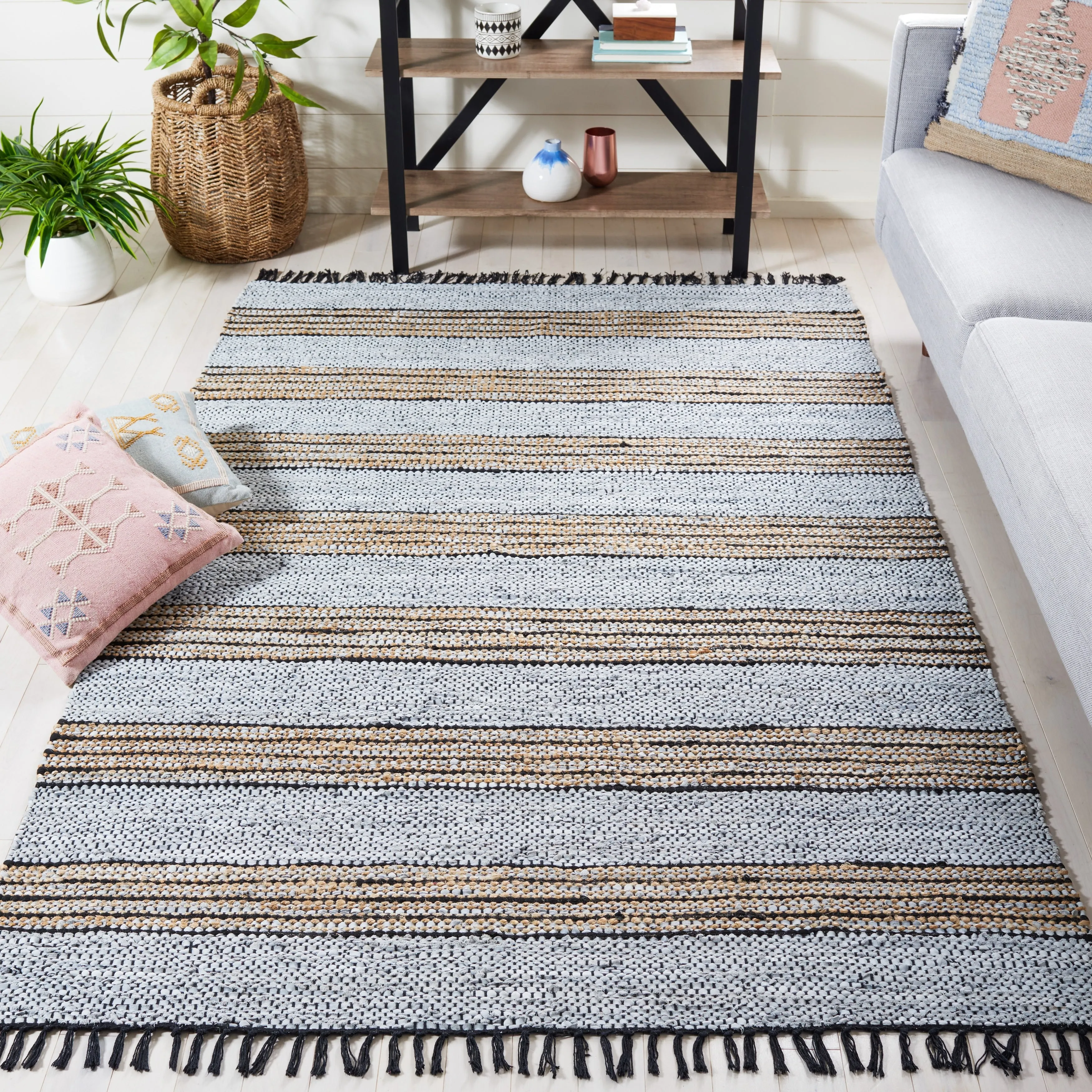 SAFAVIEH Handmade Vintage Leather Demetra Modern Fringe Rug
