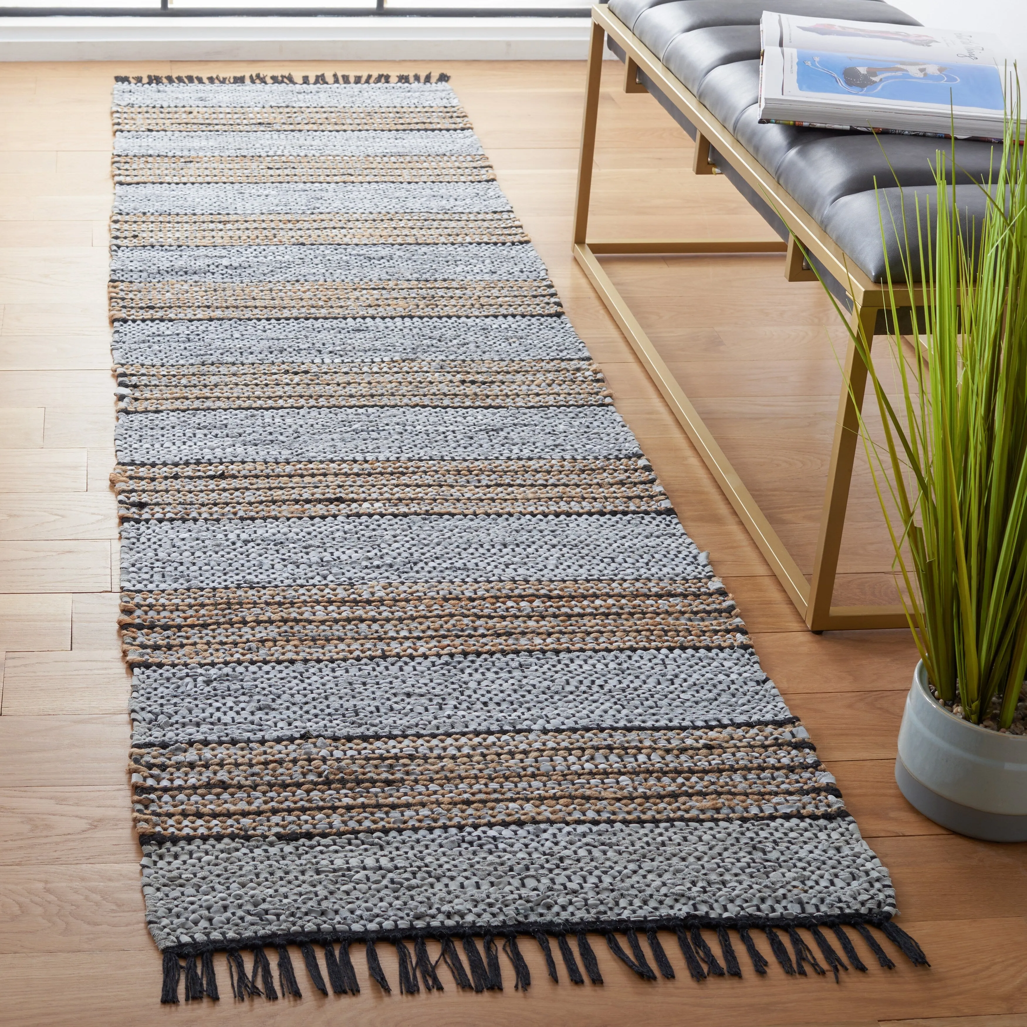 SAFAVIEH Handmade Vintage Leather Demetra Modern Fringe Rug