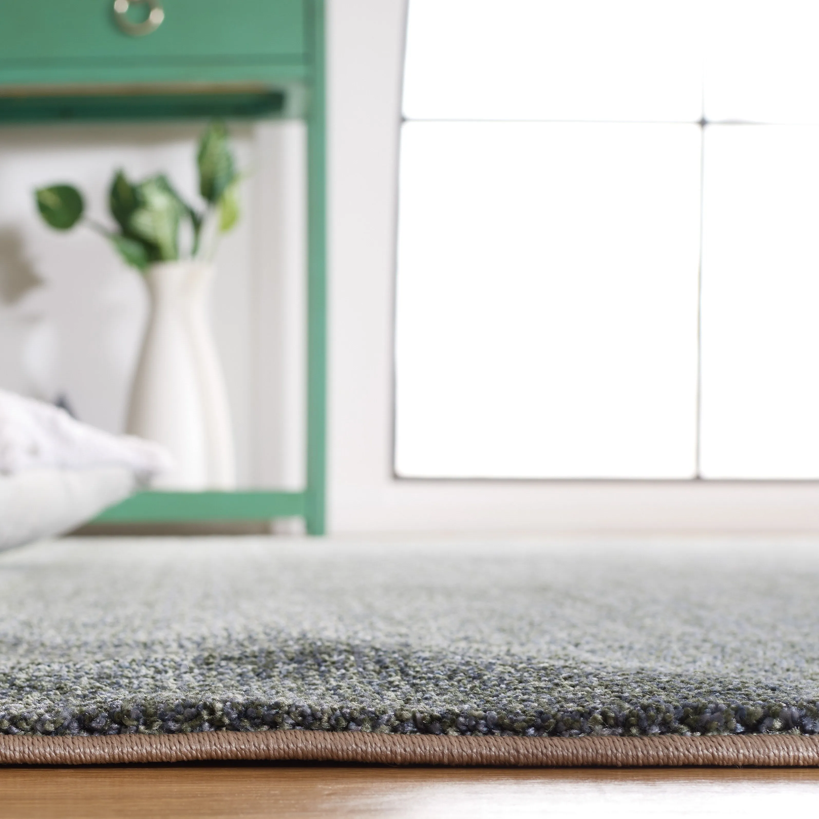 SAFAVIEH Lasa Mari Modern Rug