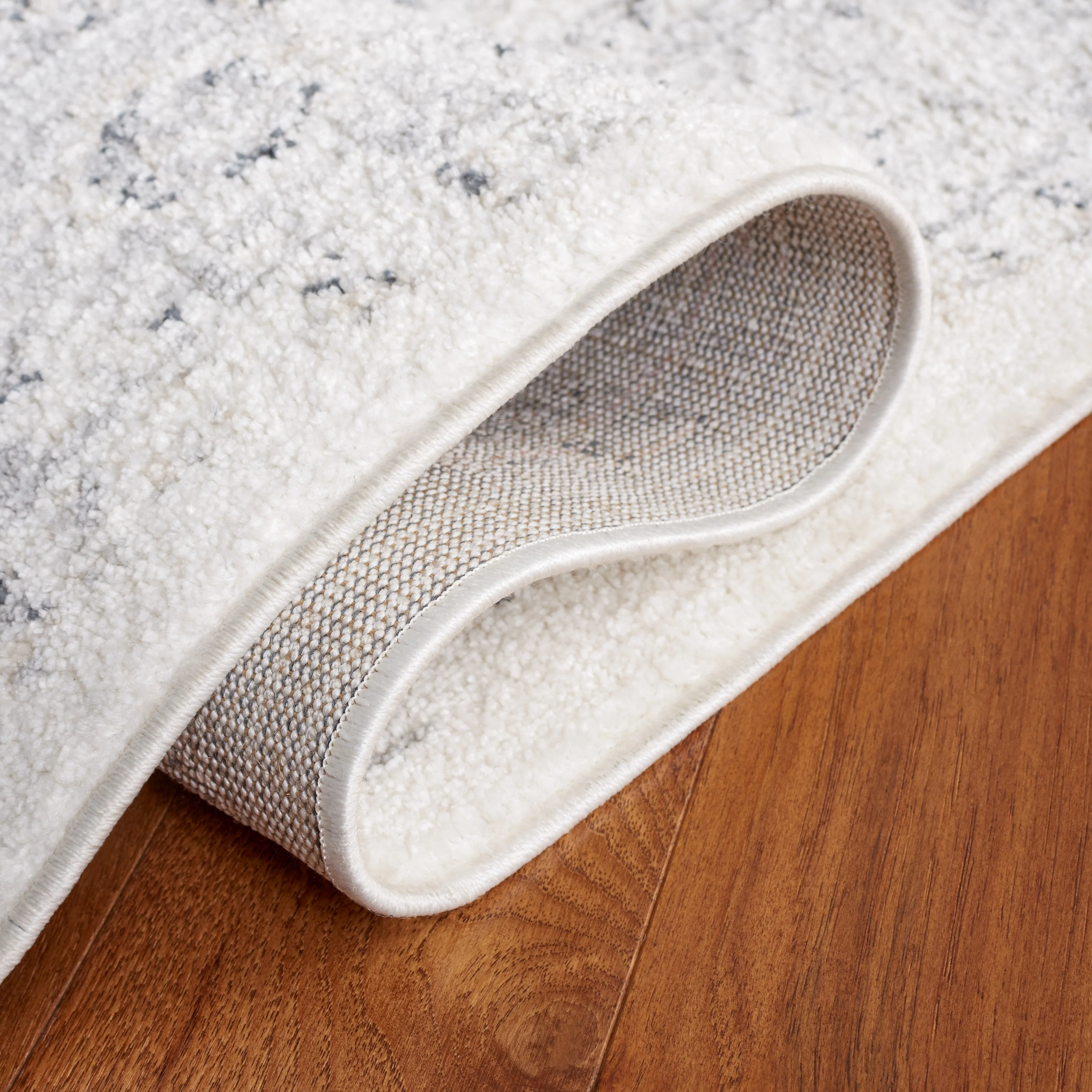 SAFAVIEH Layla Gulen Shabby Chic Farmhouse Rug