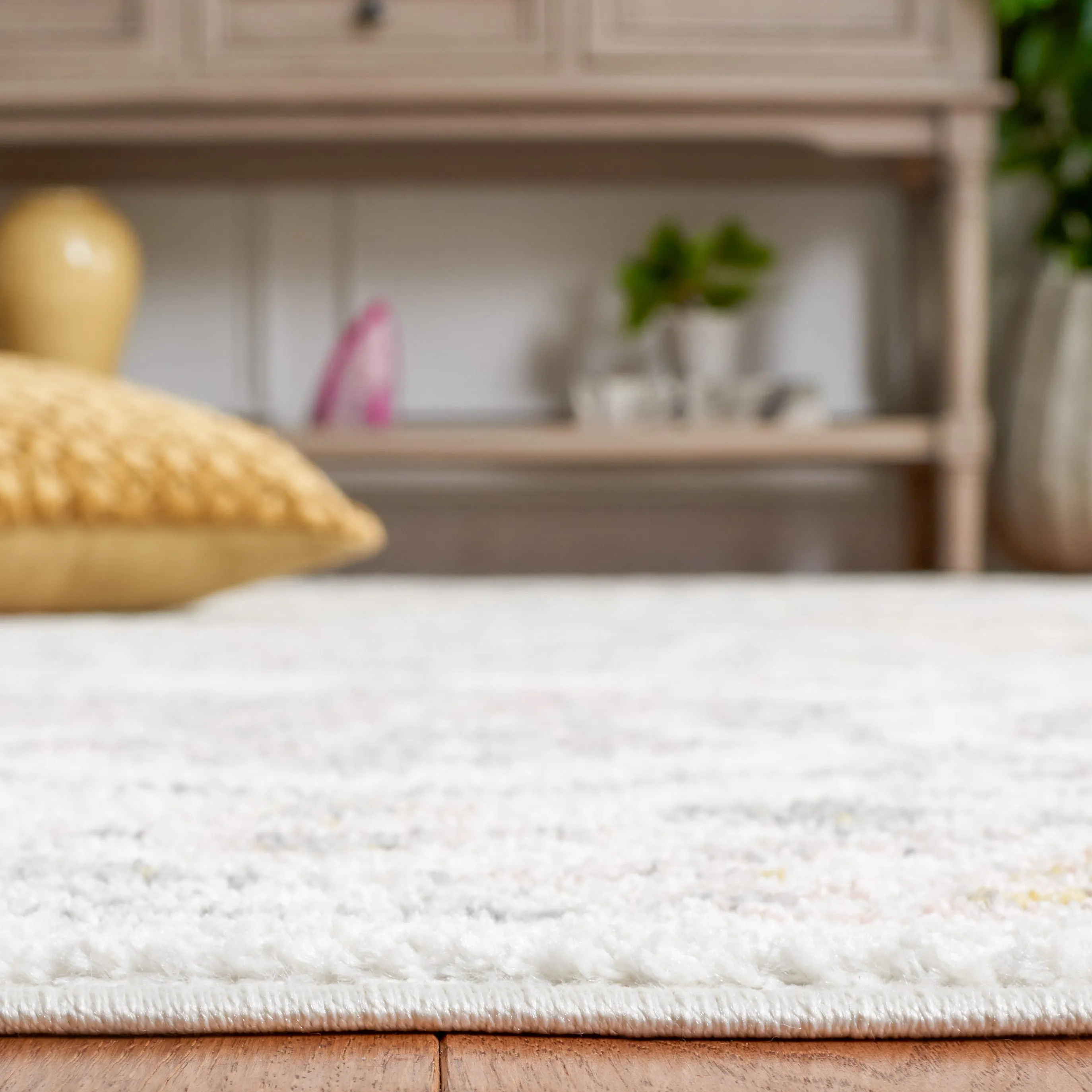 SAFAVIEH Layla Marolyn Shabby Chic Farmhouse Rug