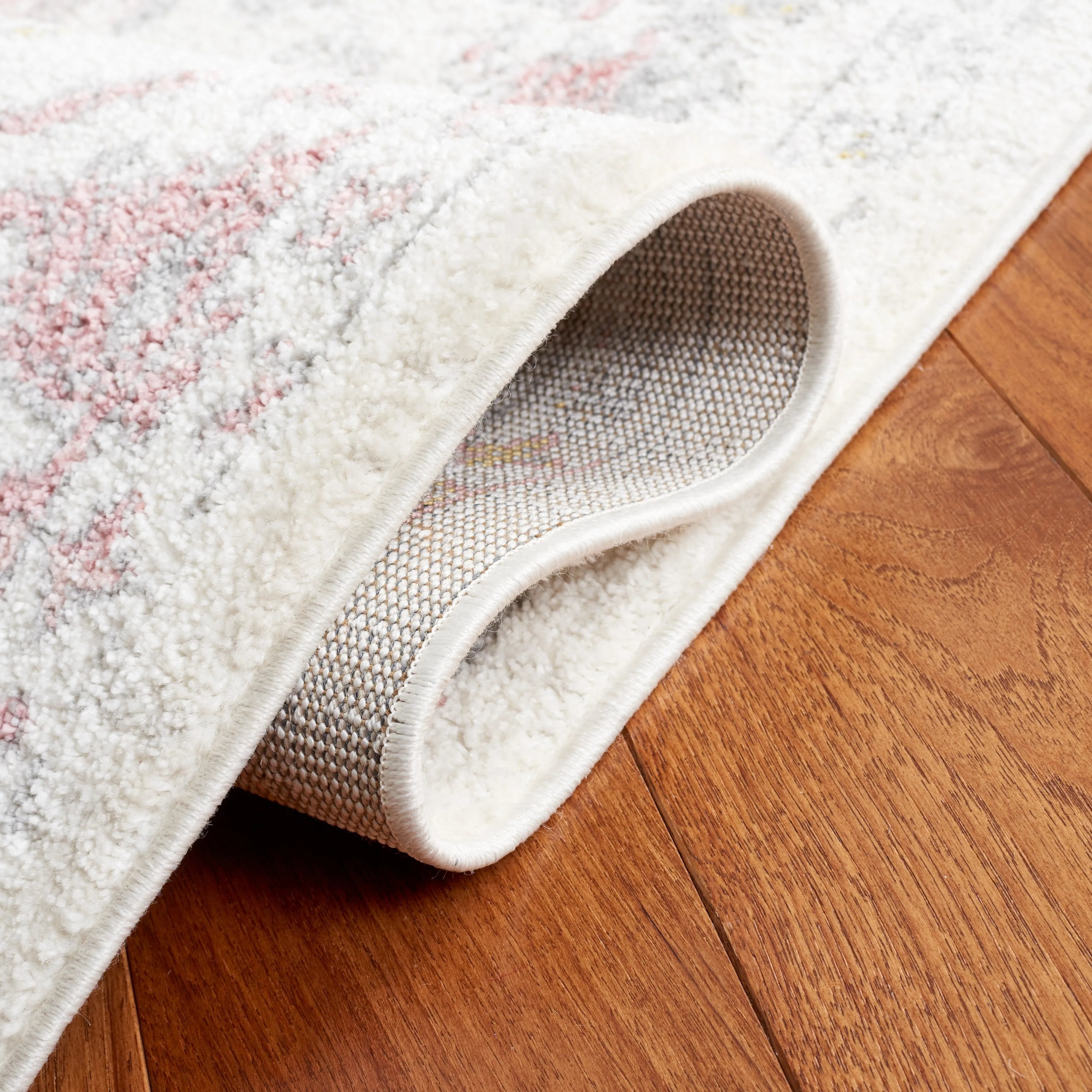 SAFAVIEH Layla Marolyn Shabby Chic Farmhouse Rug