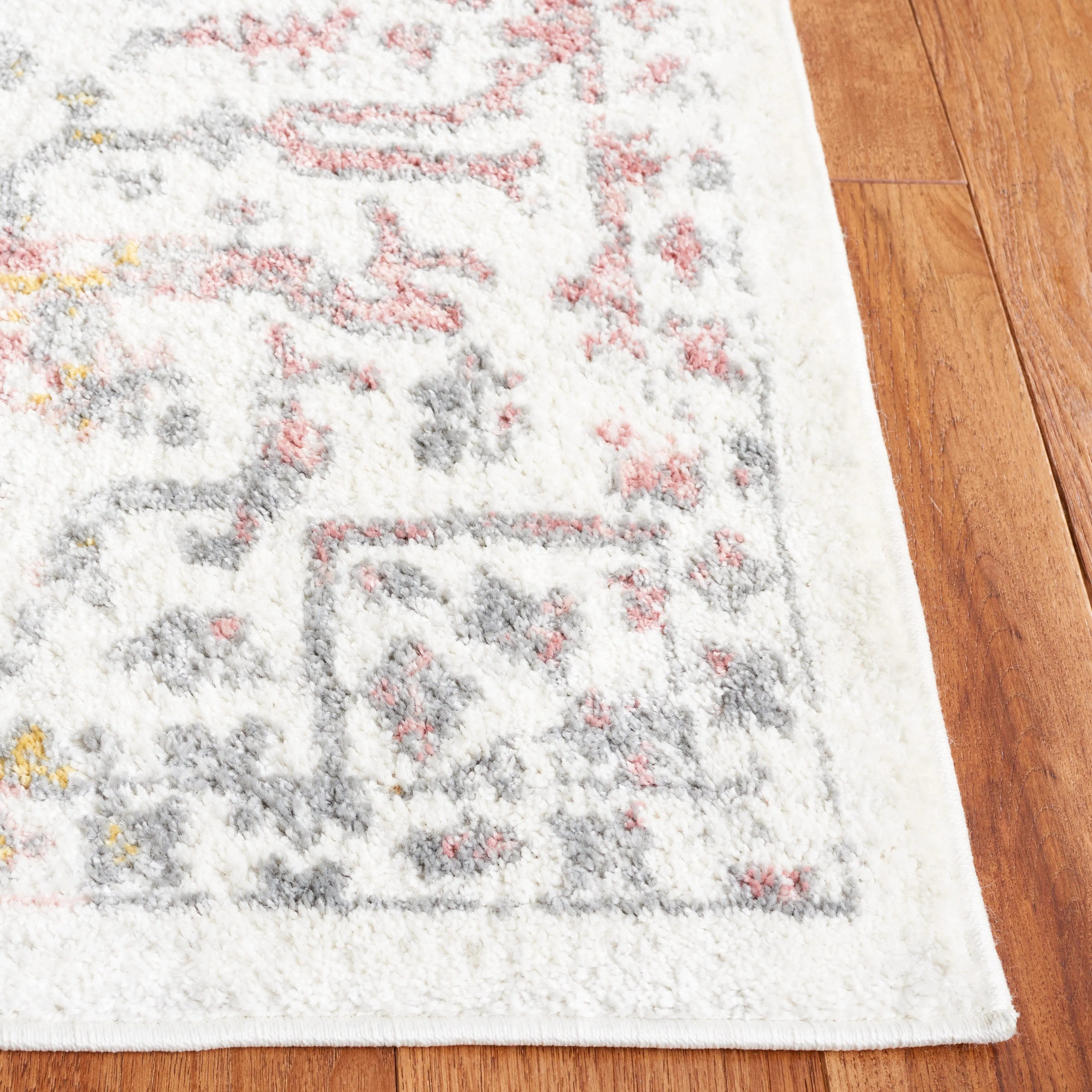 SAFAVIEH Layla Marolyn Shabby Chic Farmhouse Rug