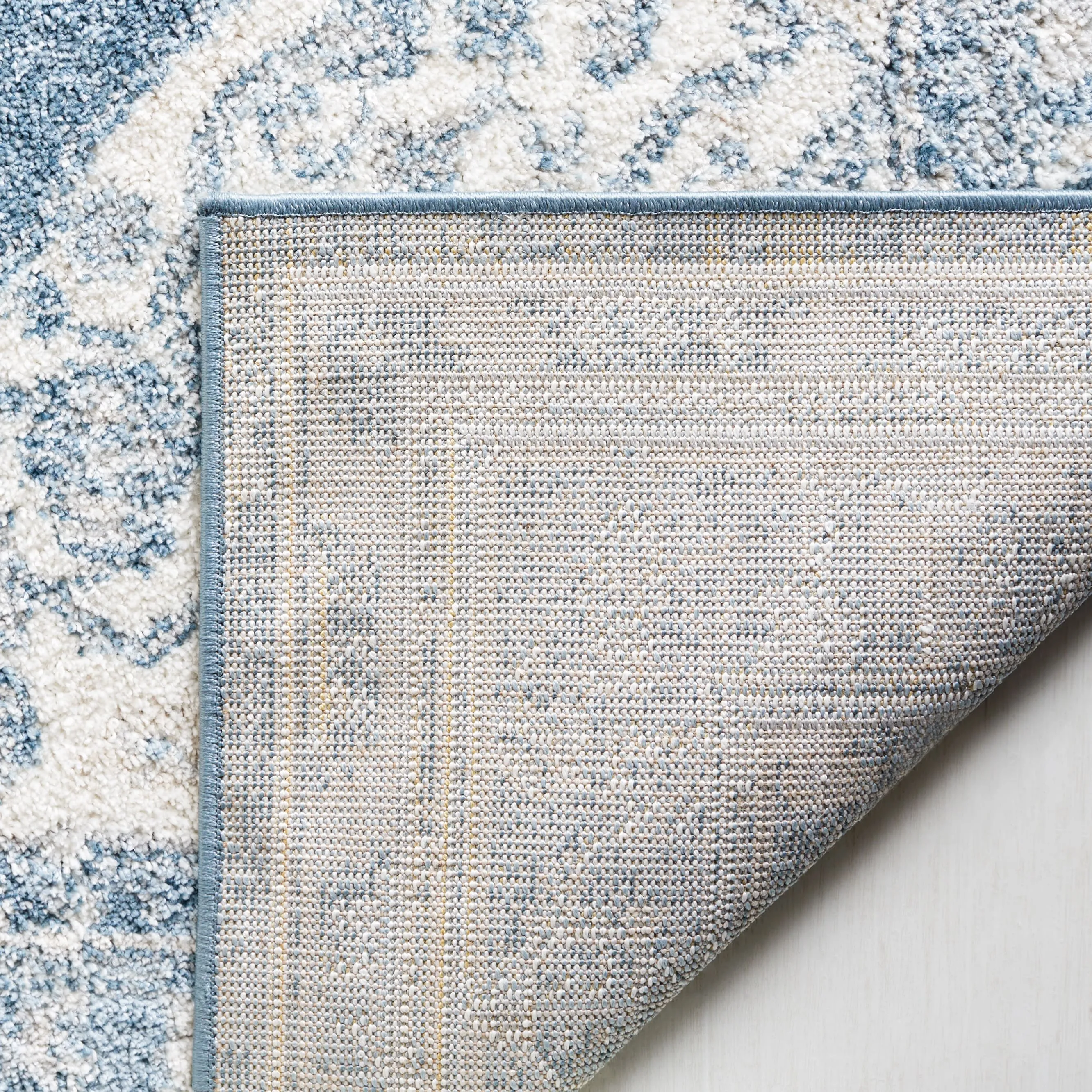 SAFAVIEH Layla Vicky Shabby Chic Farmhouse Rug