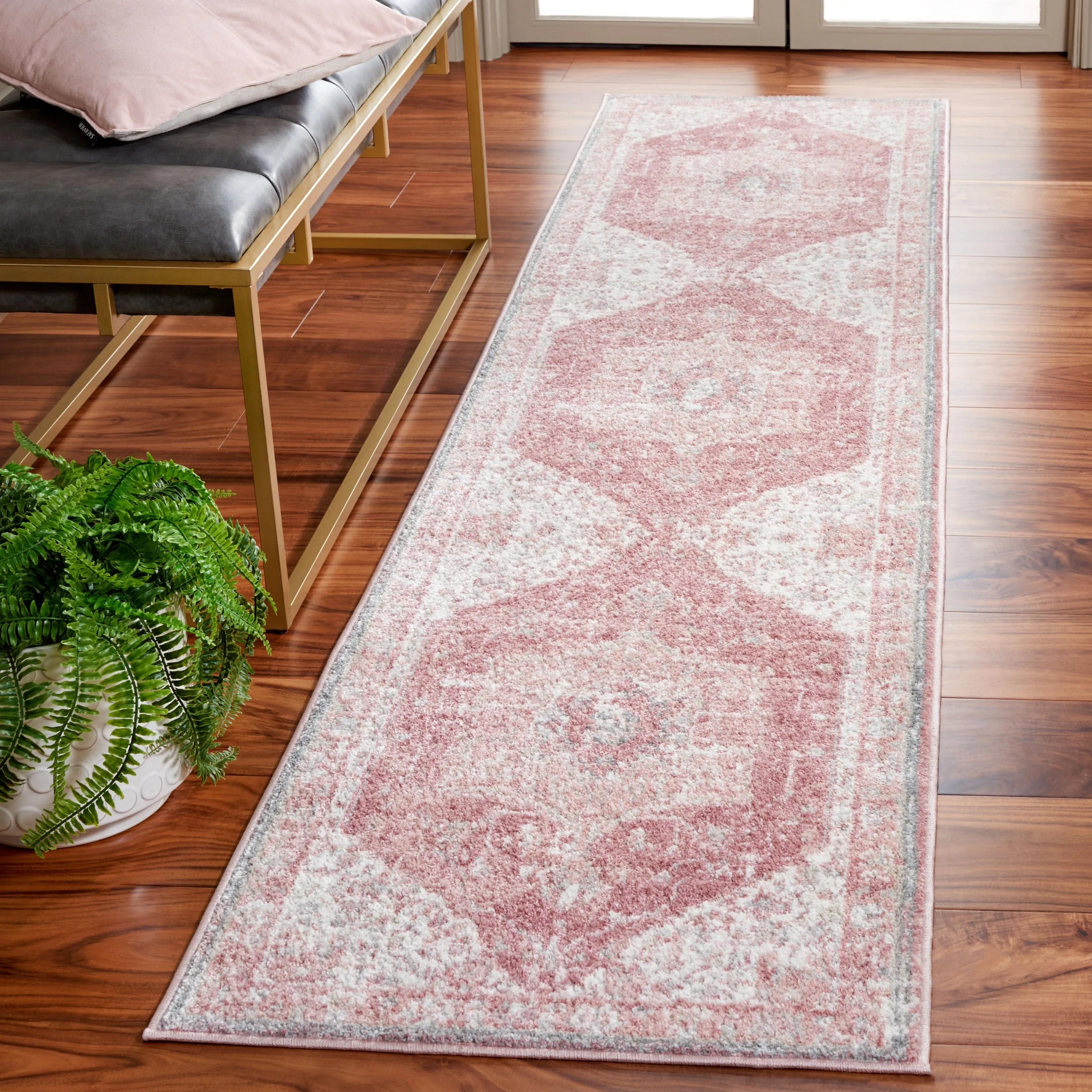 SAFAVIEH Layla Vicky Shabby Chic Farmhouse Rug