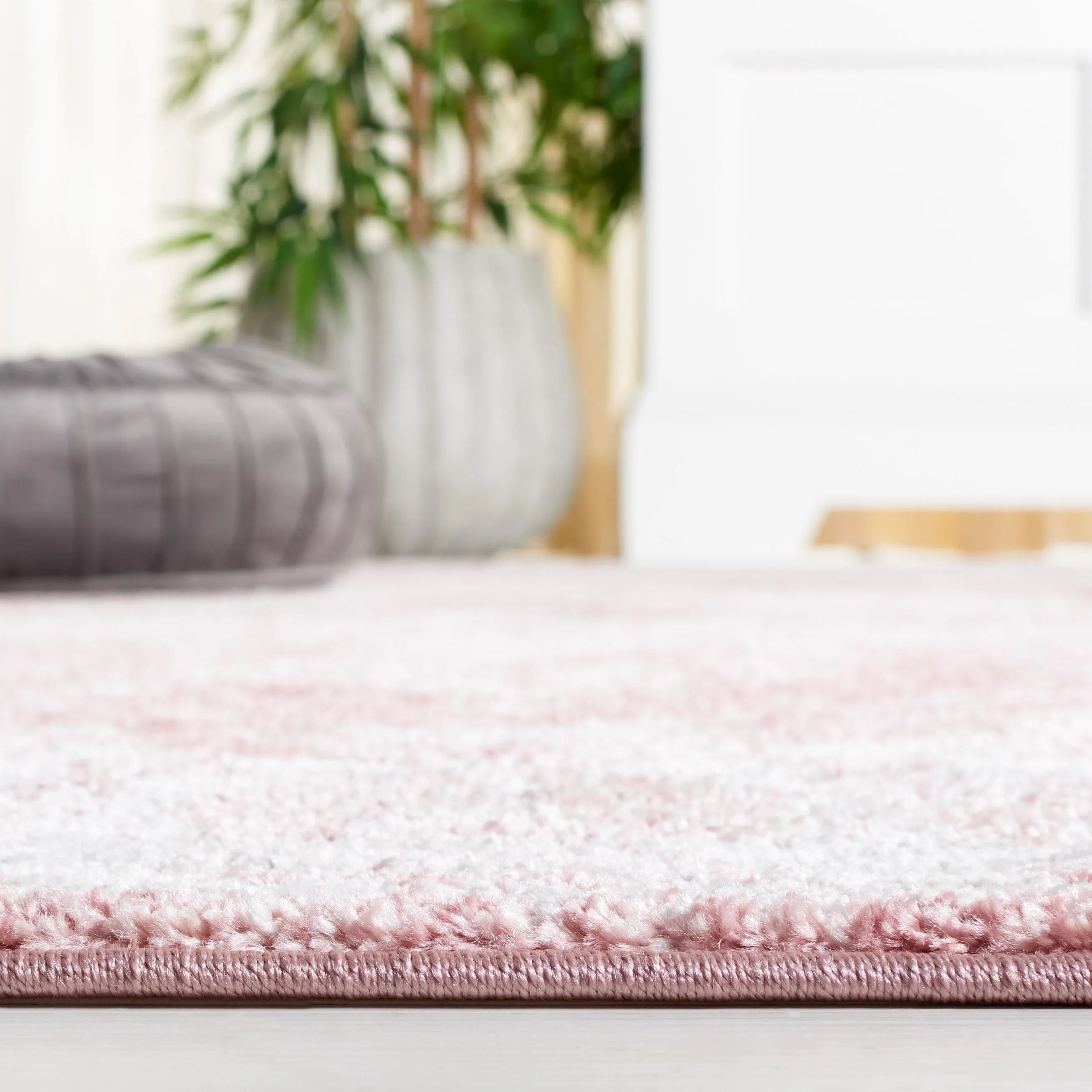 SAFAVIEH Layla Vicky Shabby Chic Farmhouse Rug