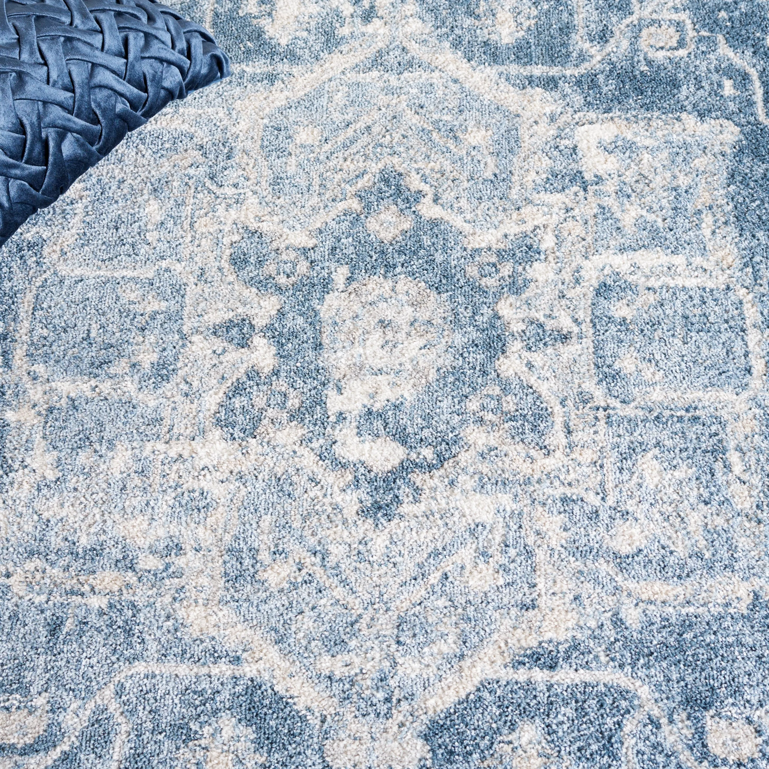 SAFAVIEH Layla Vicky Shabby Chic Farmhouse Rug