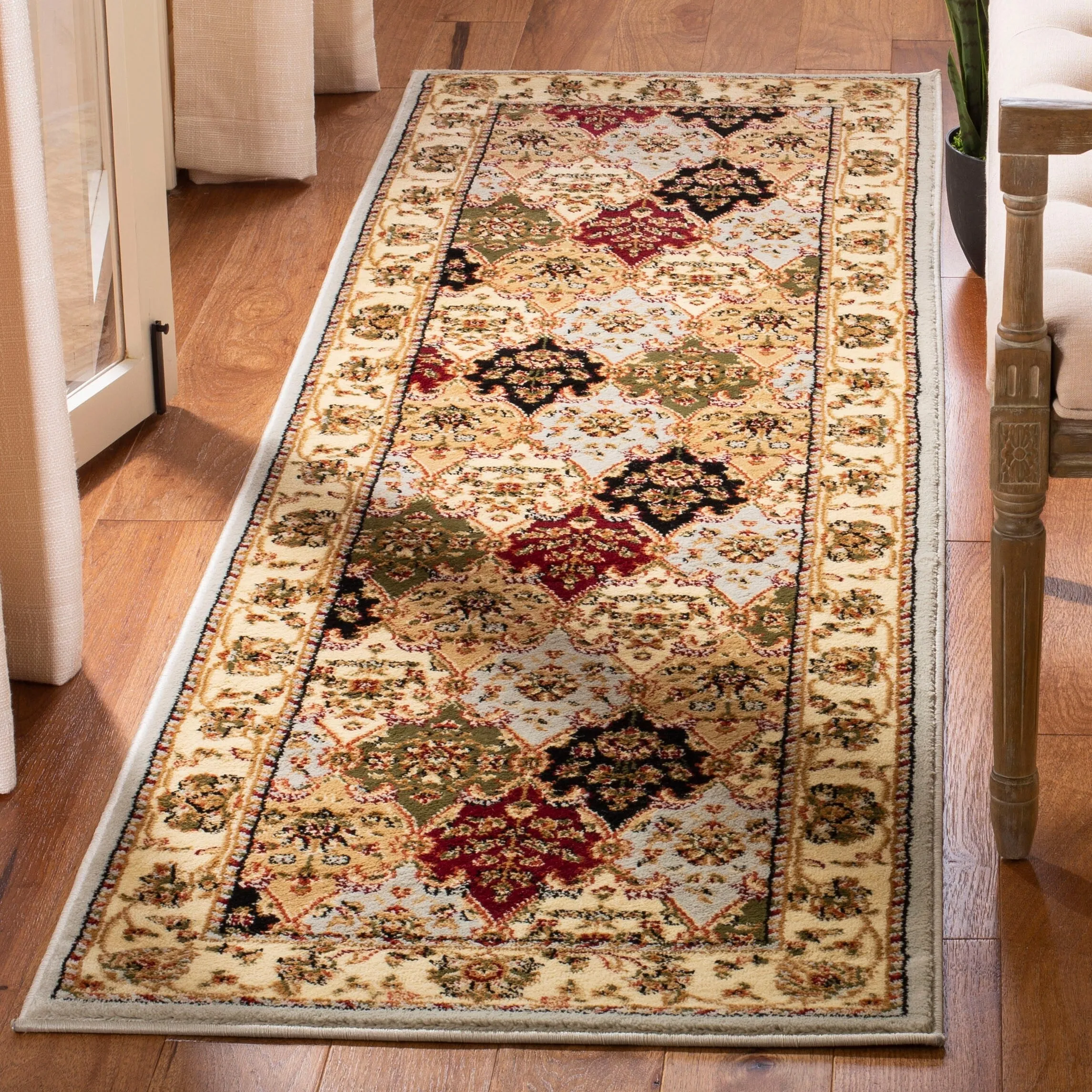 SAFAVIEH Lyndhurst Marylyn Traditional Oriental Rug