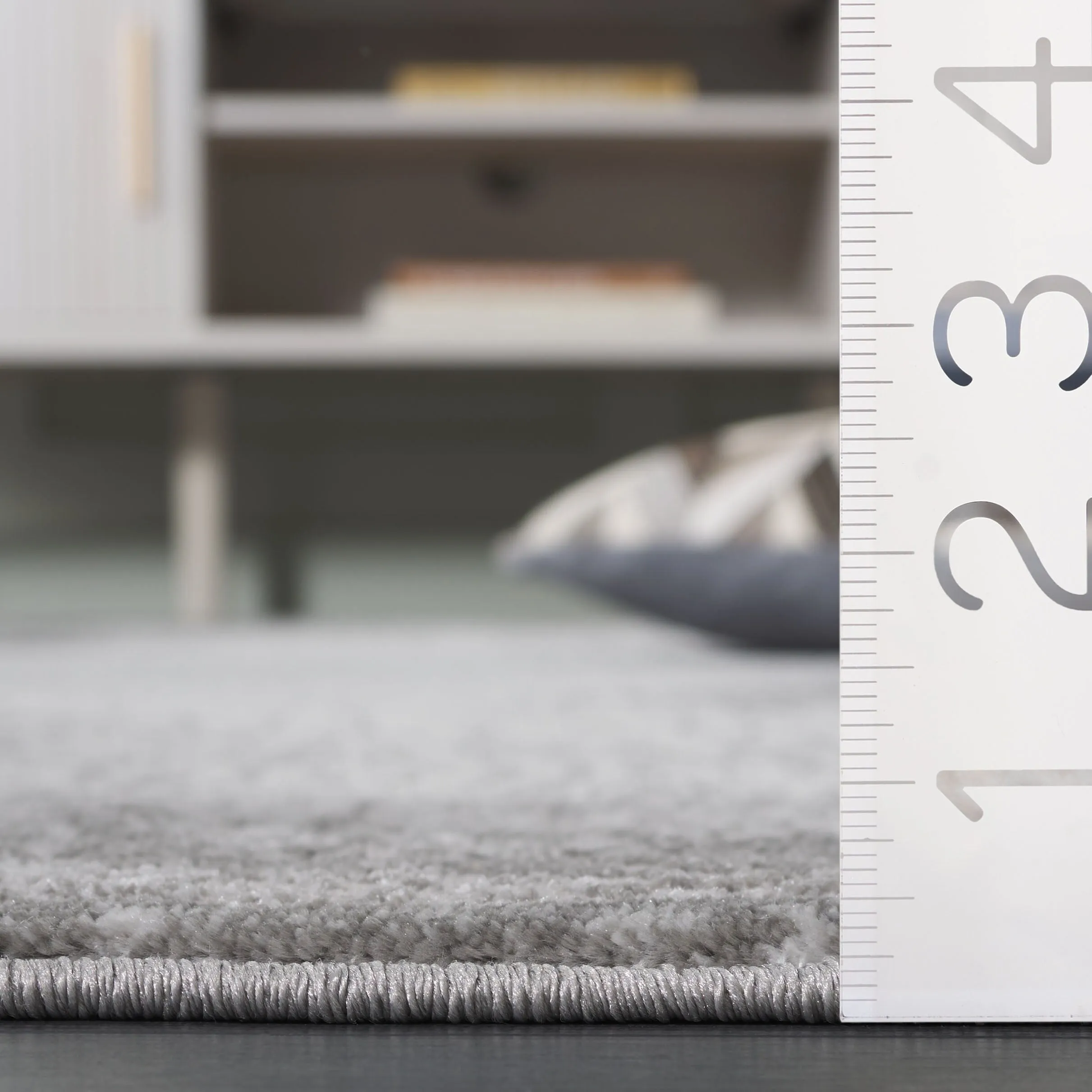 SAFAVIEH. Meadow Audry Modern Abstract Rug