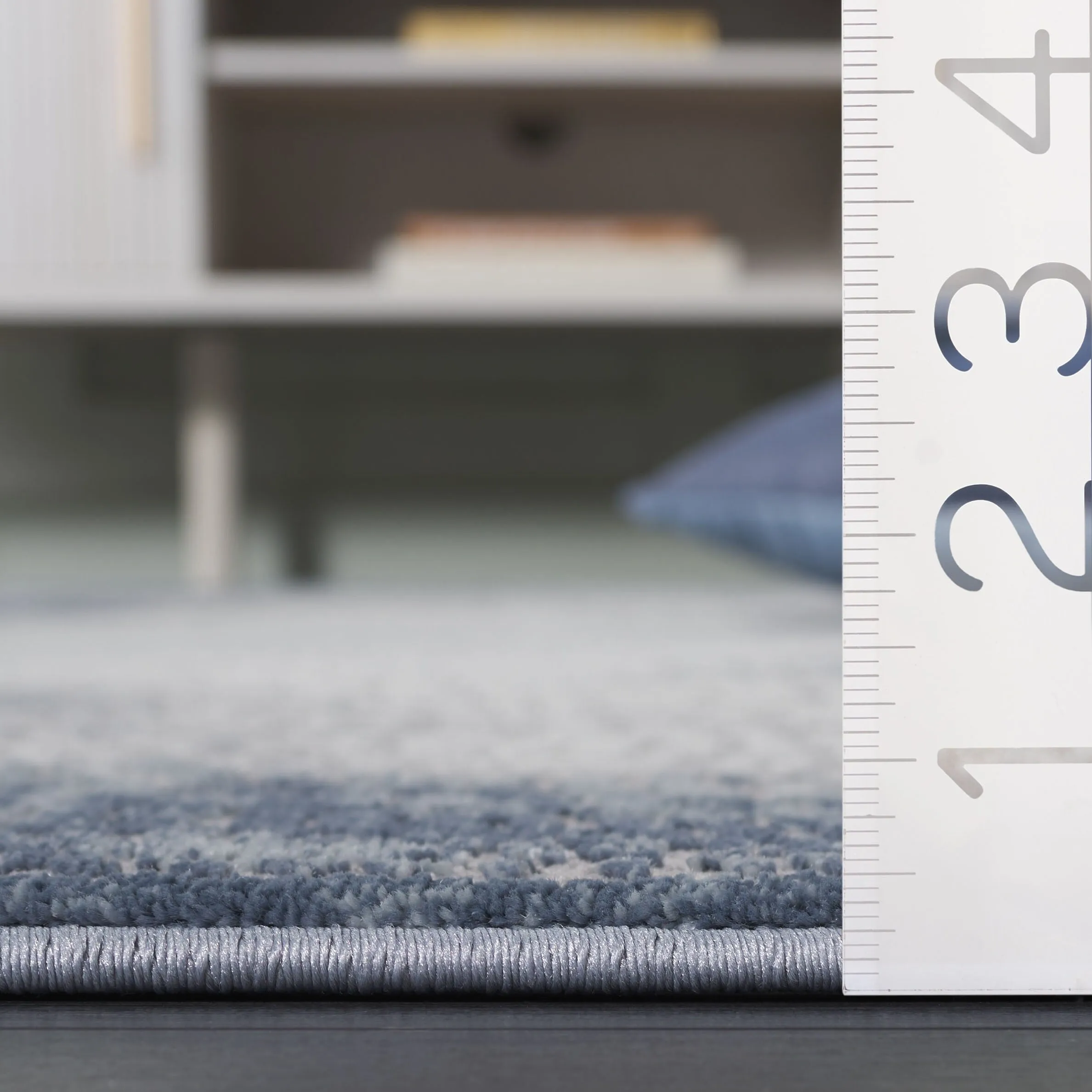 SAFAVIEH. Meadow Audry Modern Abstract Rug