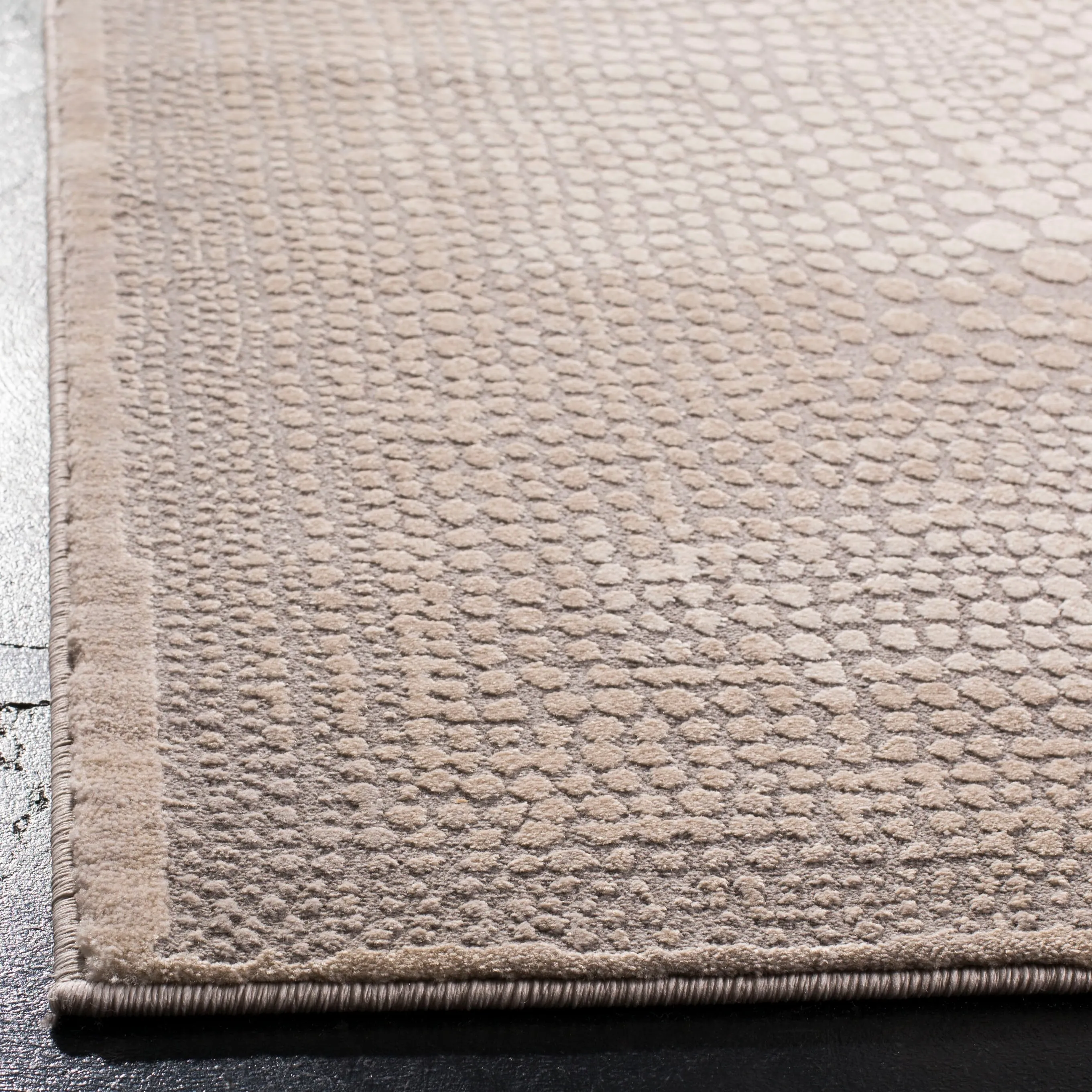 SAFAVIEH. Meadow Audry Modern Abstract Rug