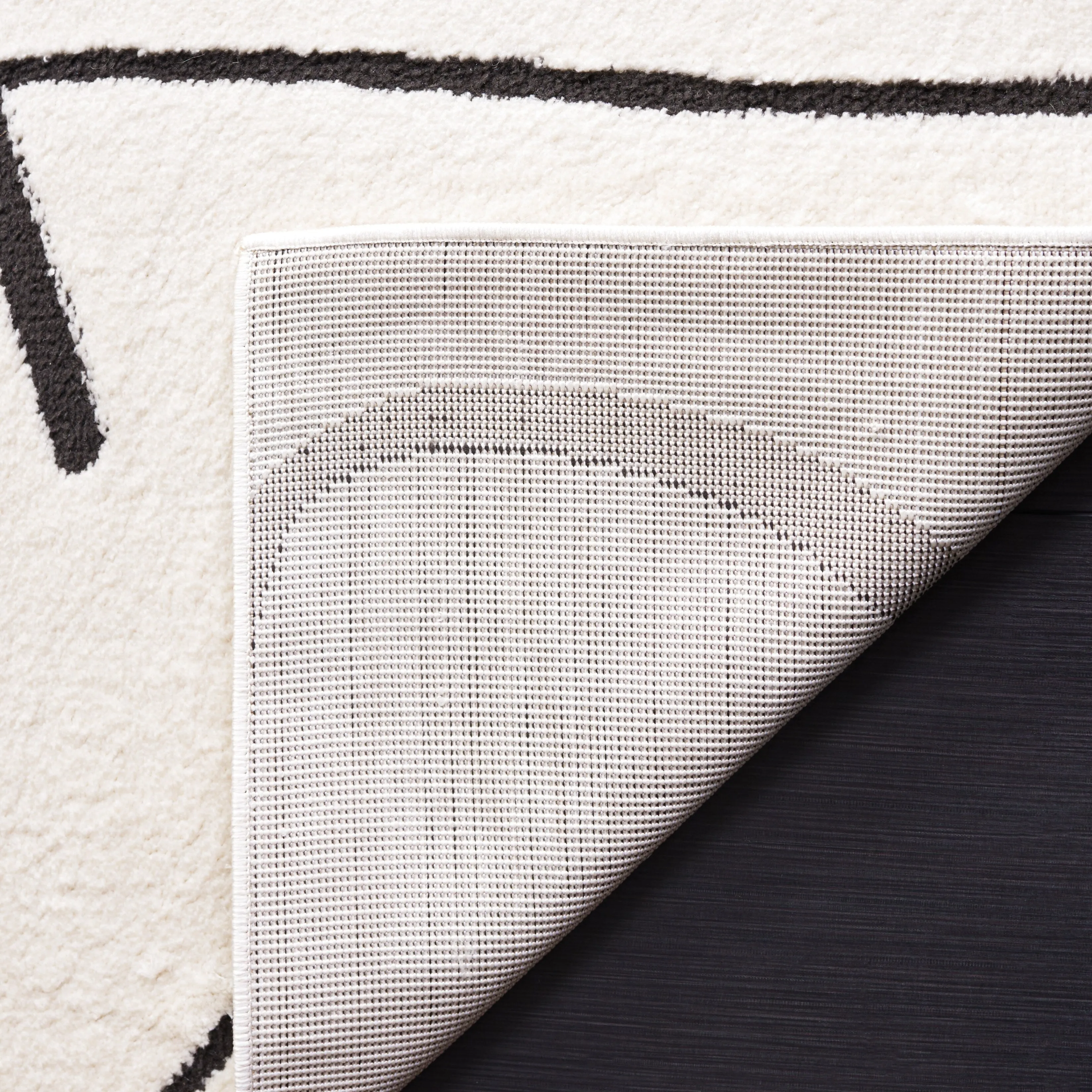SAFAVIEH Melody Refika Modern Rug