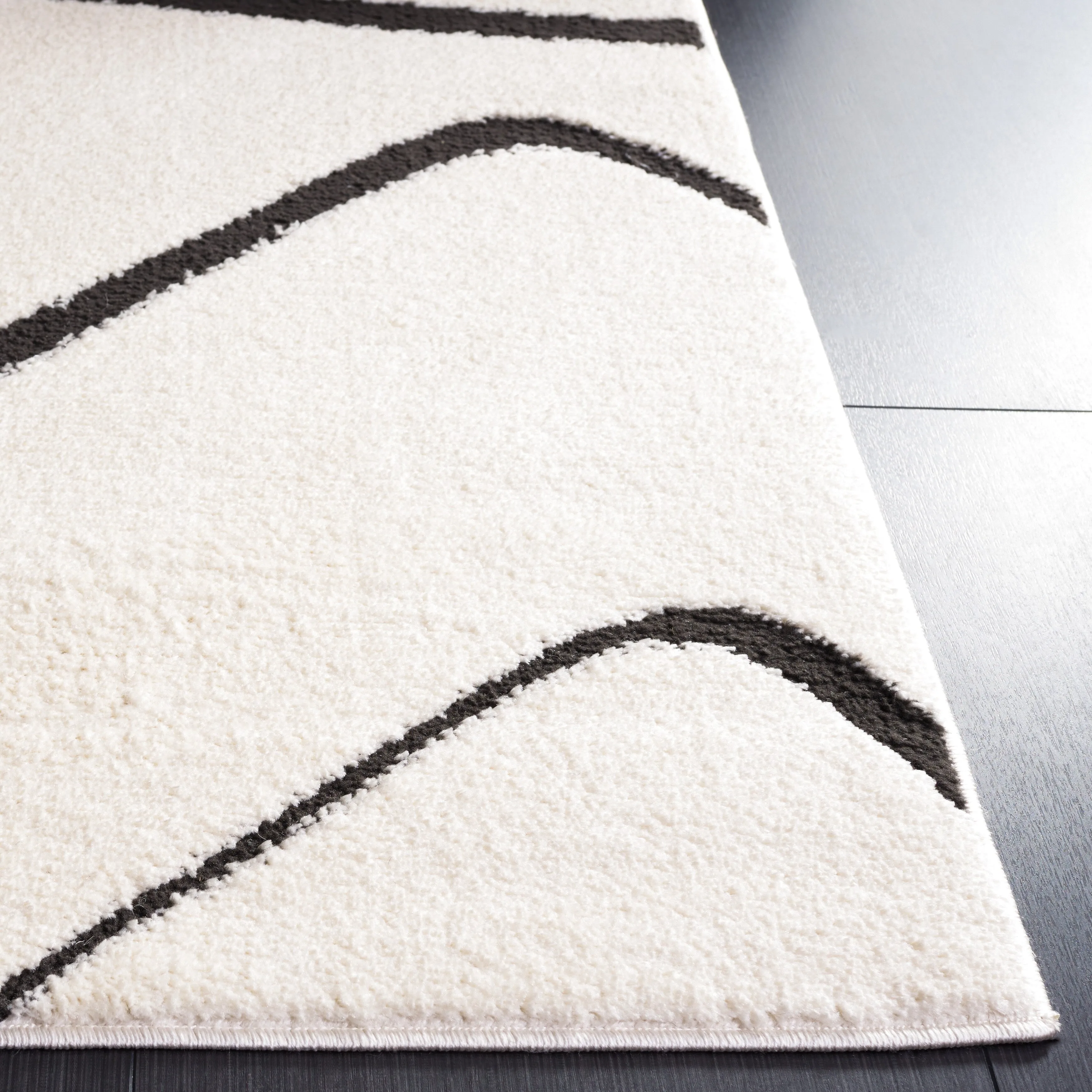 SAFAVIEH Melody Refika Modern Rug
