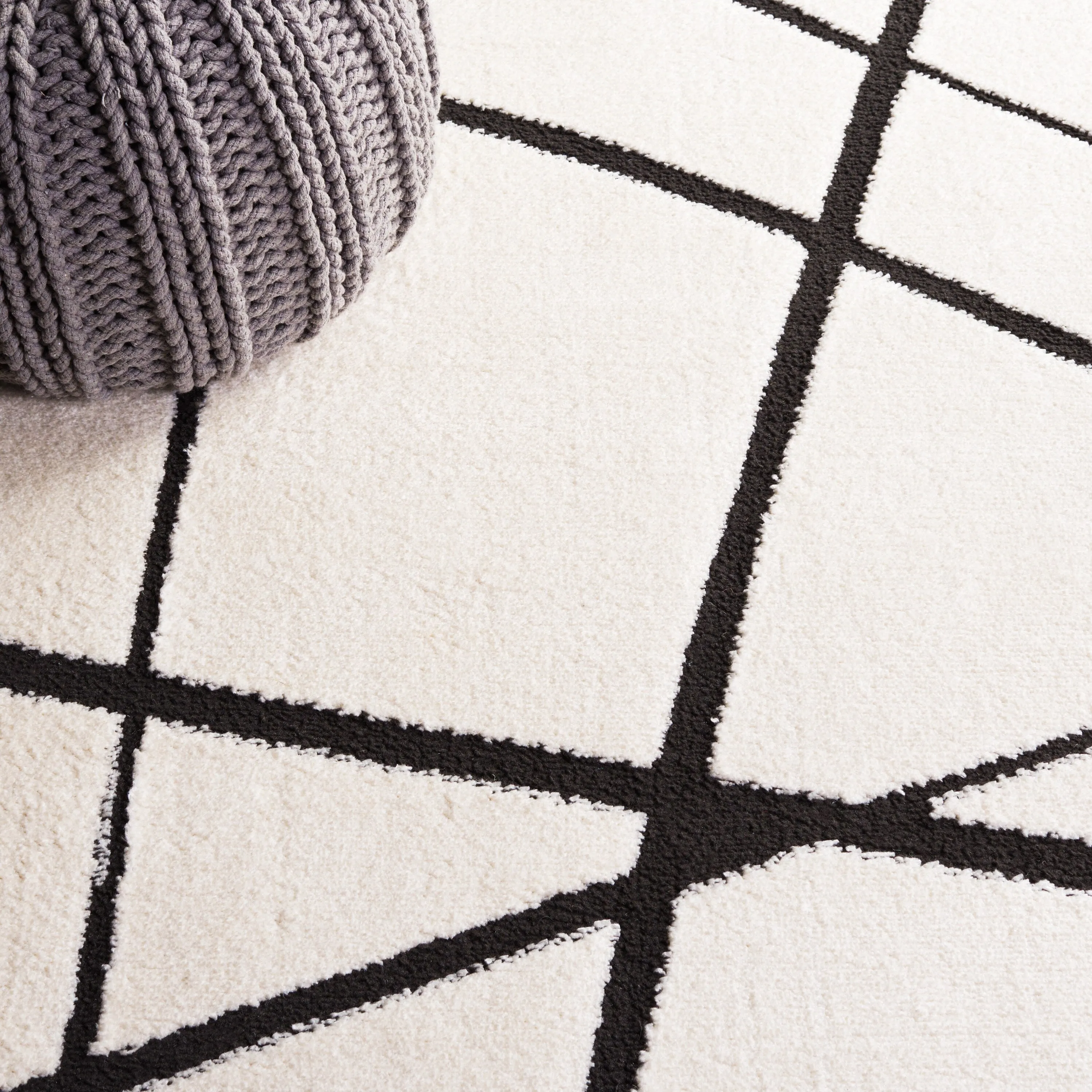 SAFAVIEH Melody Refika Modern Rug