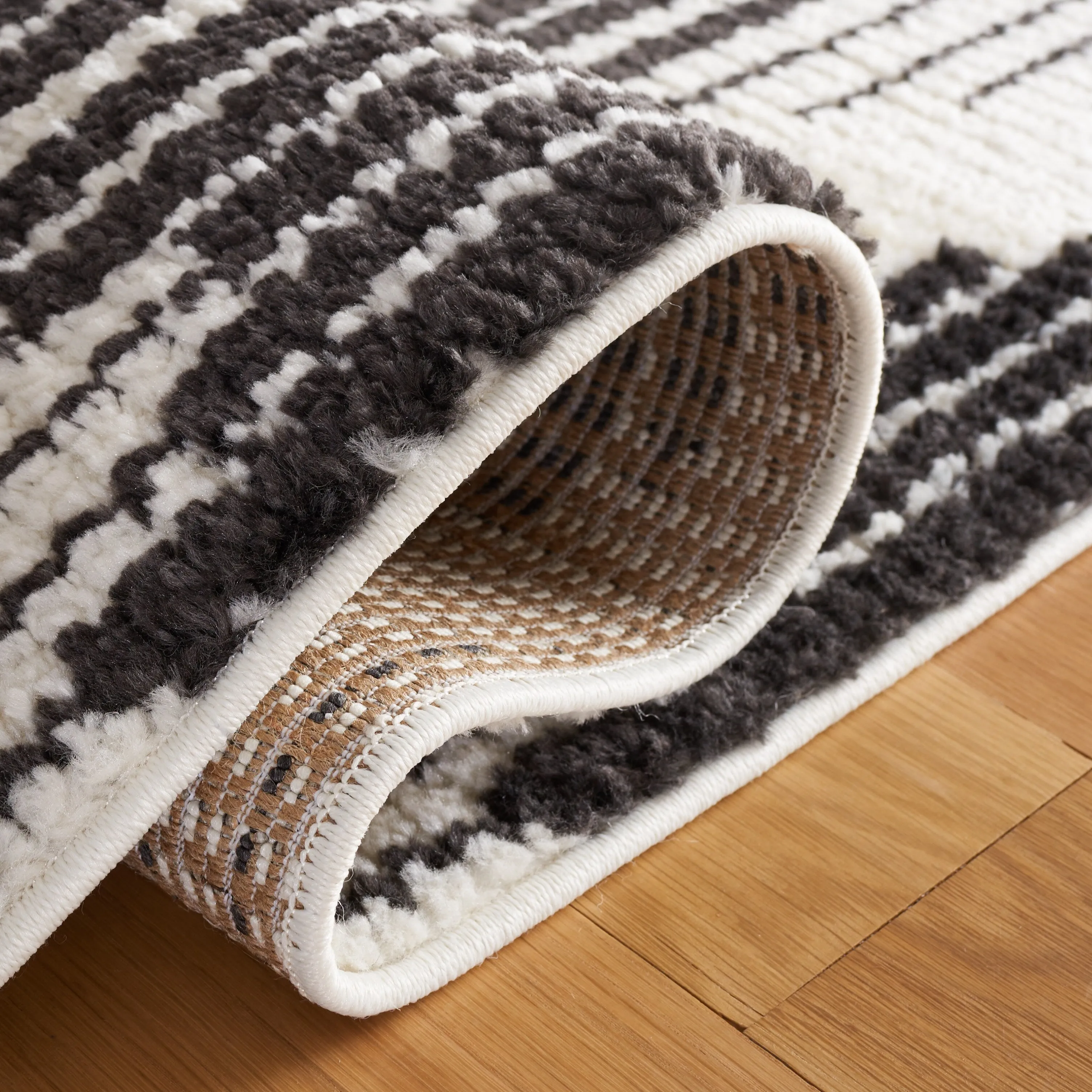 SAFAVIEH Moroccan Tassels Raida Chevron Rug
