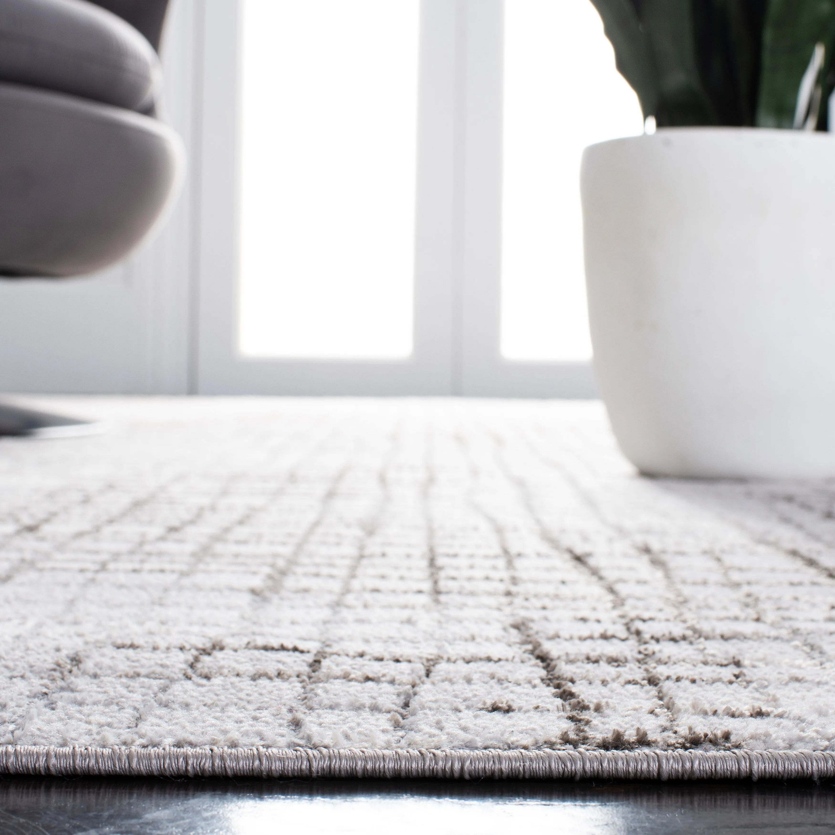 SAFAVIEH Orchard Margrett Modern Abstract Rug
