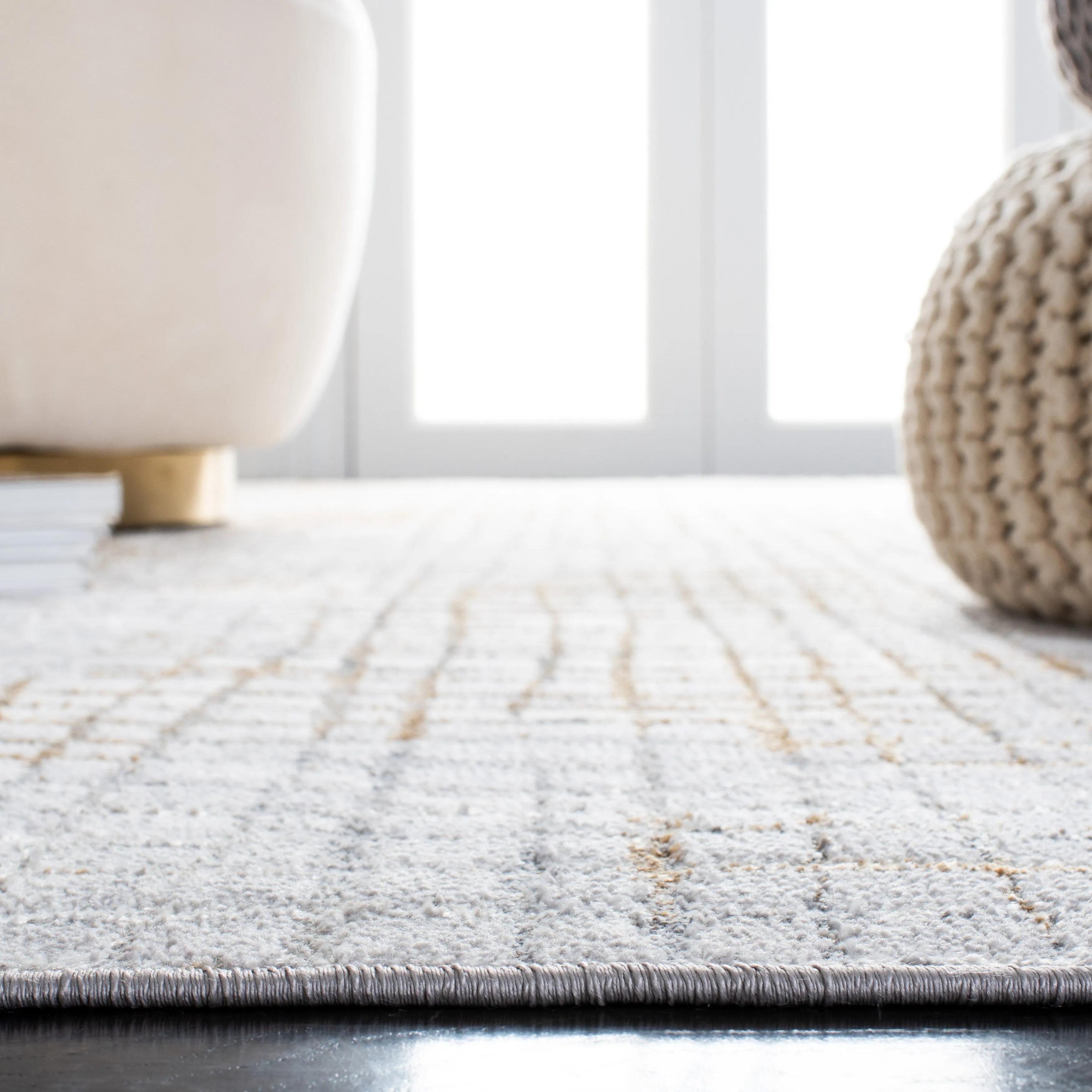 SAFAVIEH Orchard Margrett Modern Abstract Rug