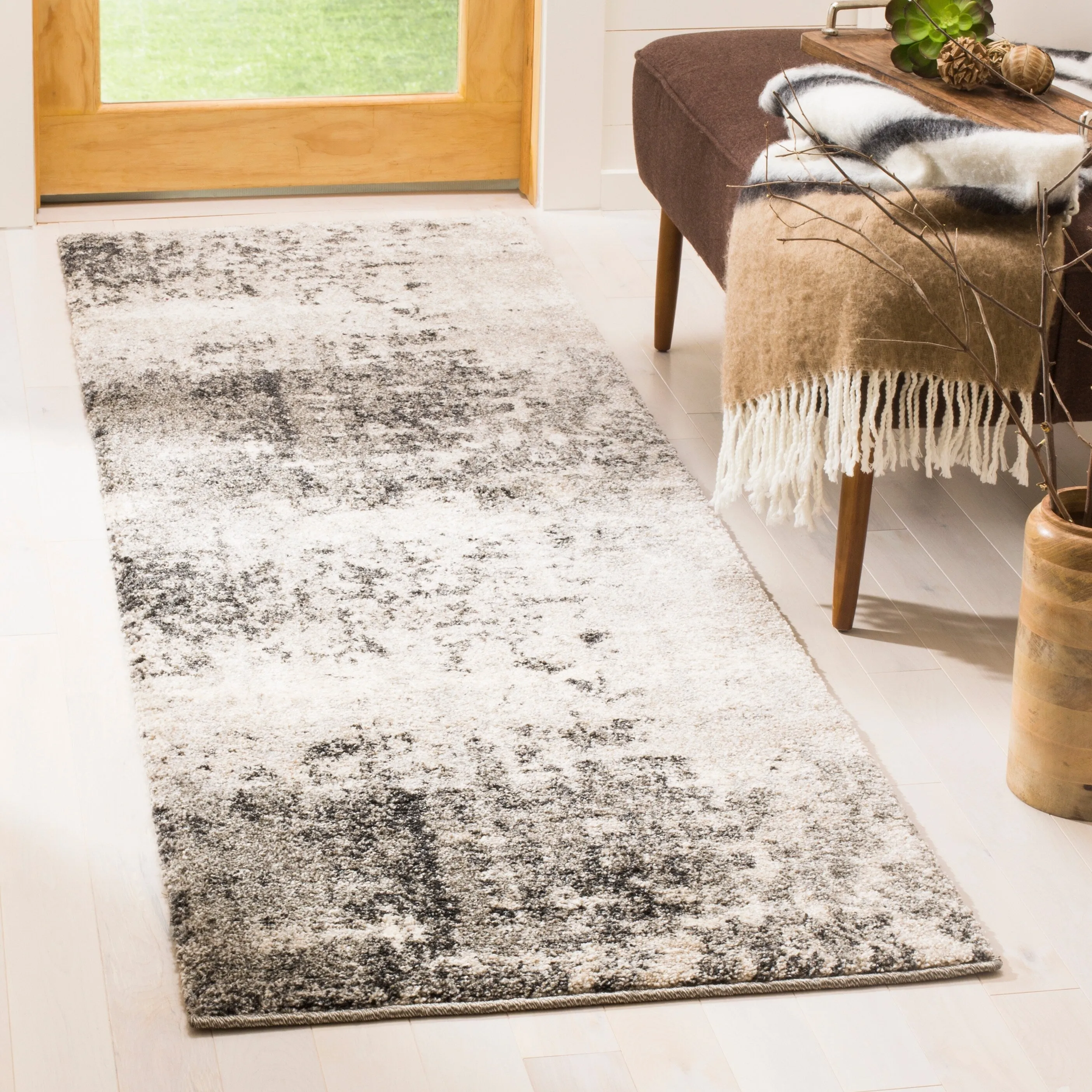 SAFAVIEH Retro Delle Distressed Modern Abstract Rug