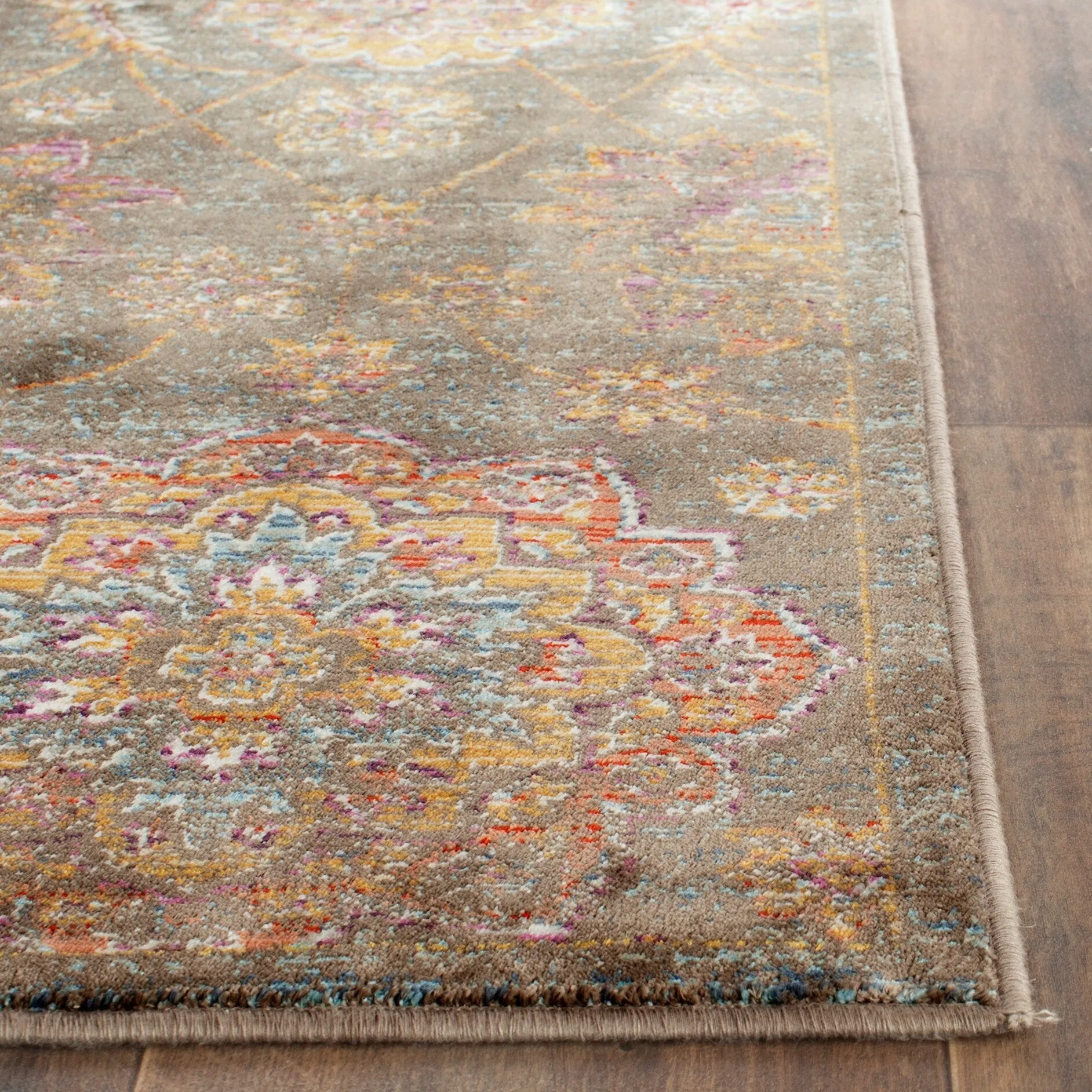 SAFAVIEH Sevilla Arda Traditional Oriental Viscose Rug