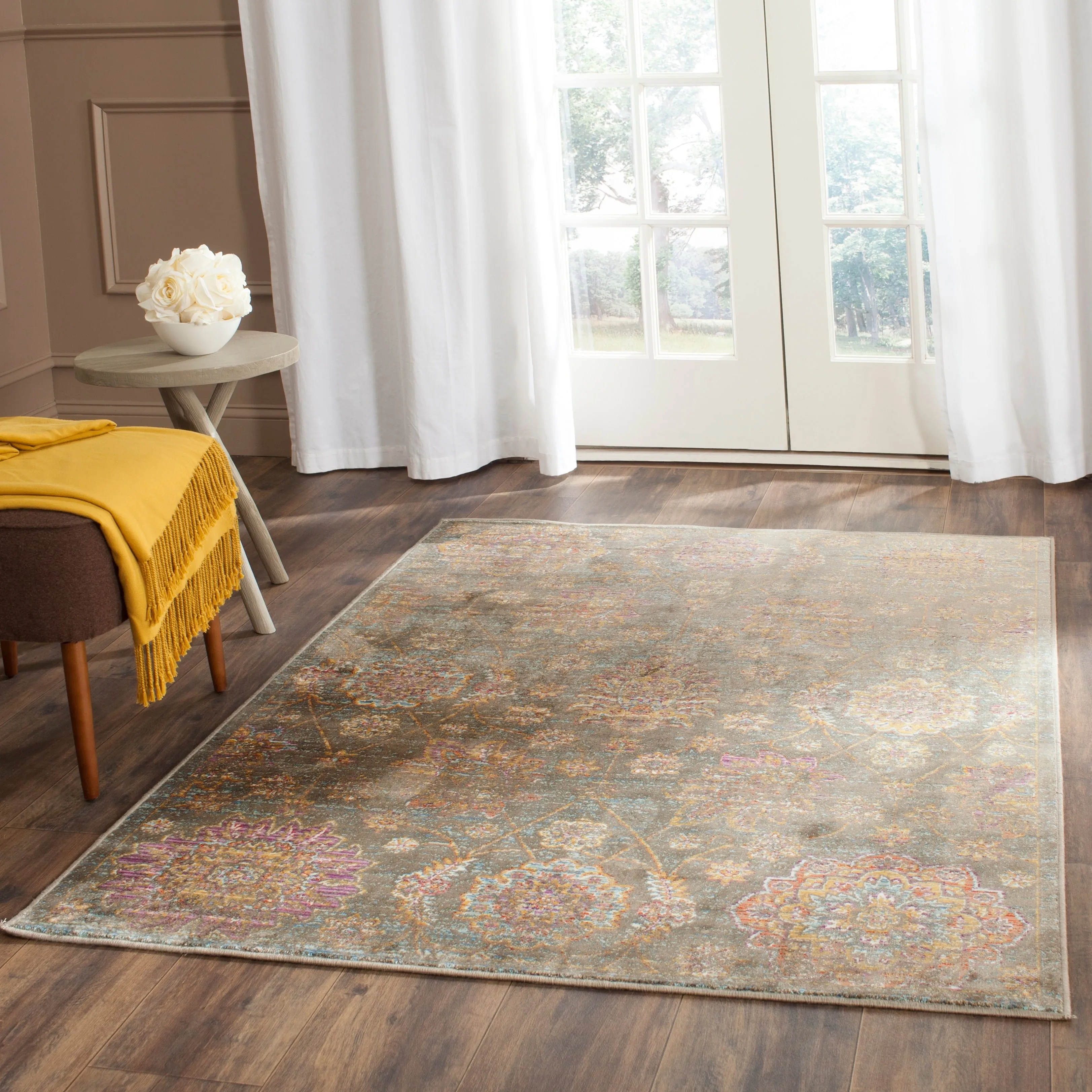 SAFAVIEH Sevilla Arda Traditional Oriental Viscose Rug