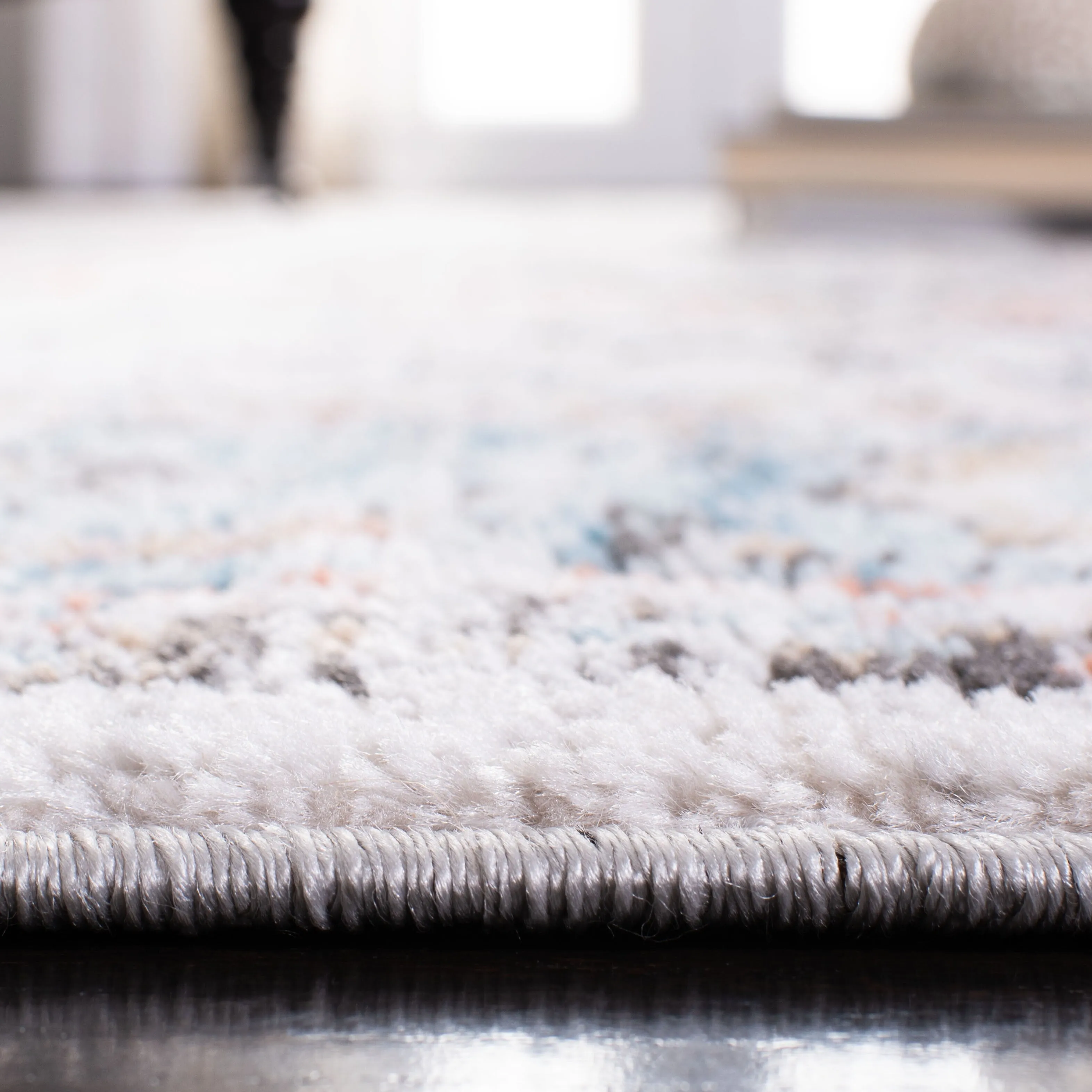 SAFAVIEH Shivan Aino Oriental Rug