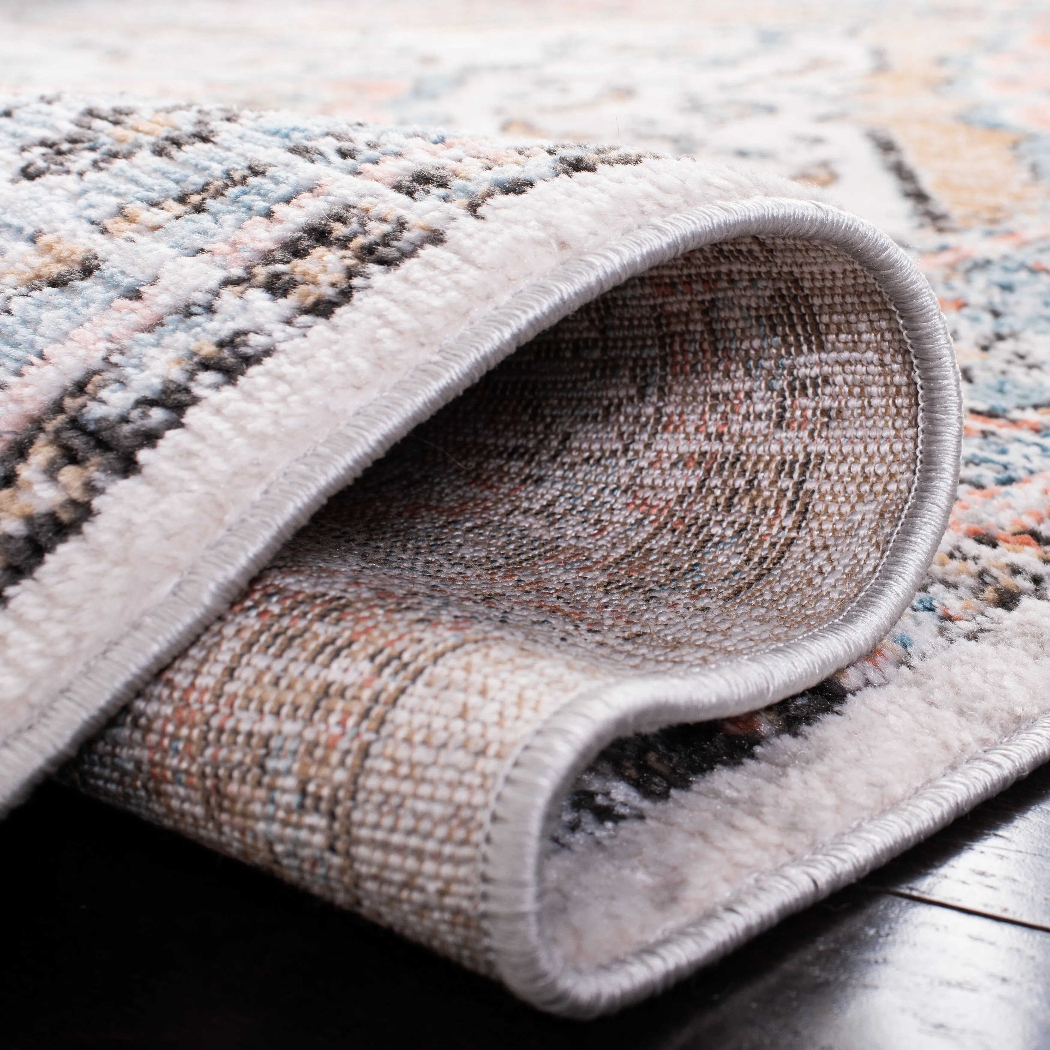 SAFAVIEH Shivan Aino Oriental Rug