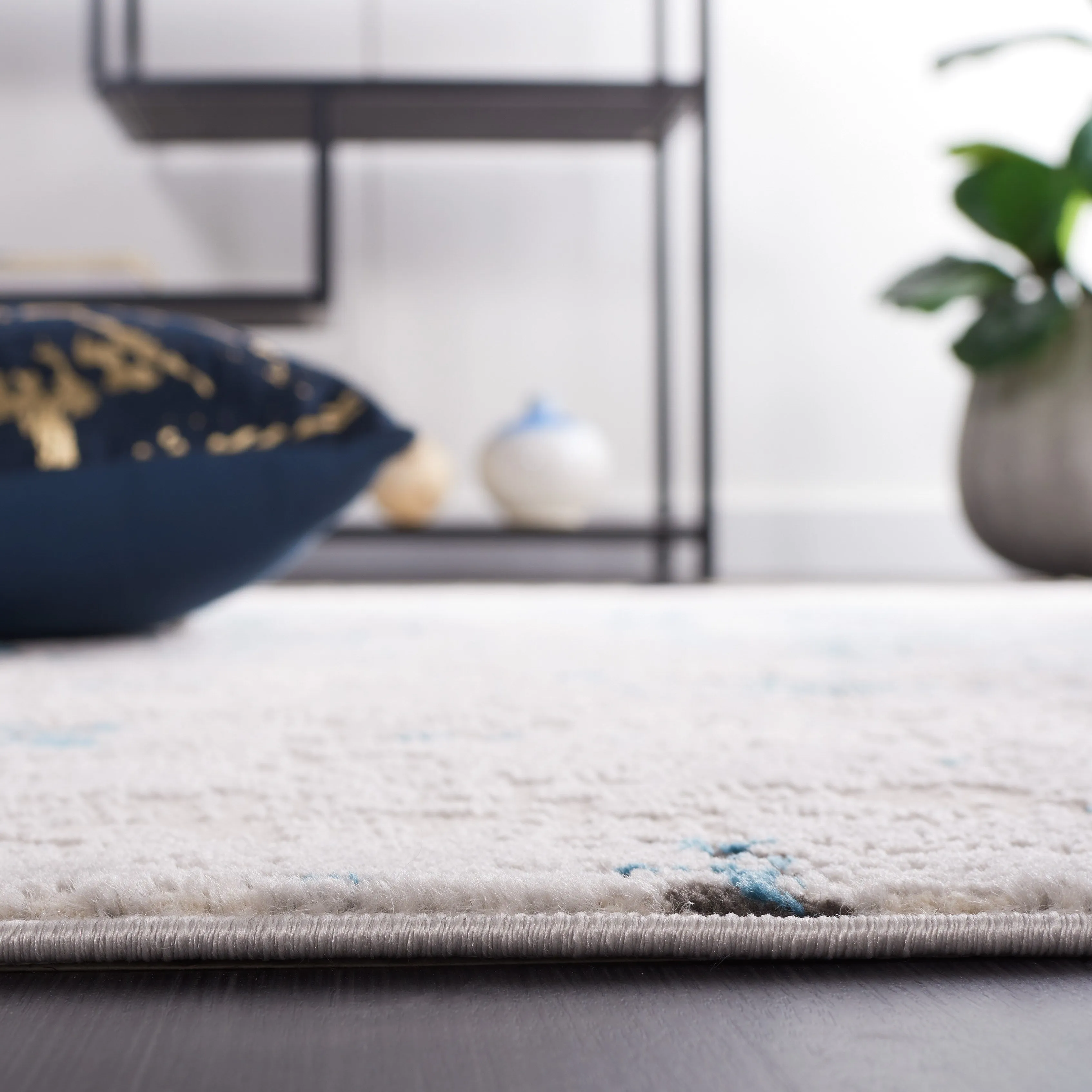 SAFAVIEH Shivan Petruna Modern Abstract Rug