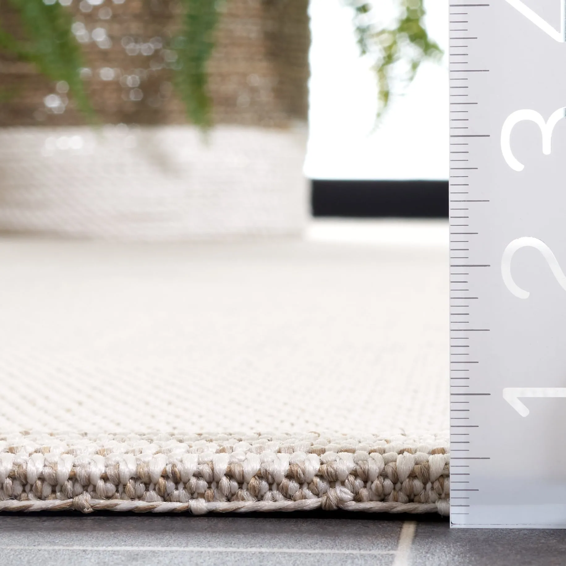 SAFAVIEH Sisal All-Weather Ajrie Indoor/Outdoor Waterproof Patio Backyard Rug
