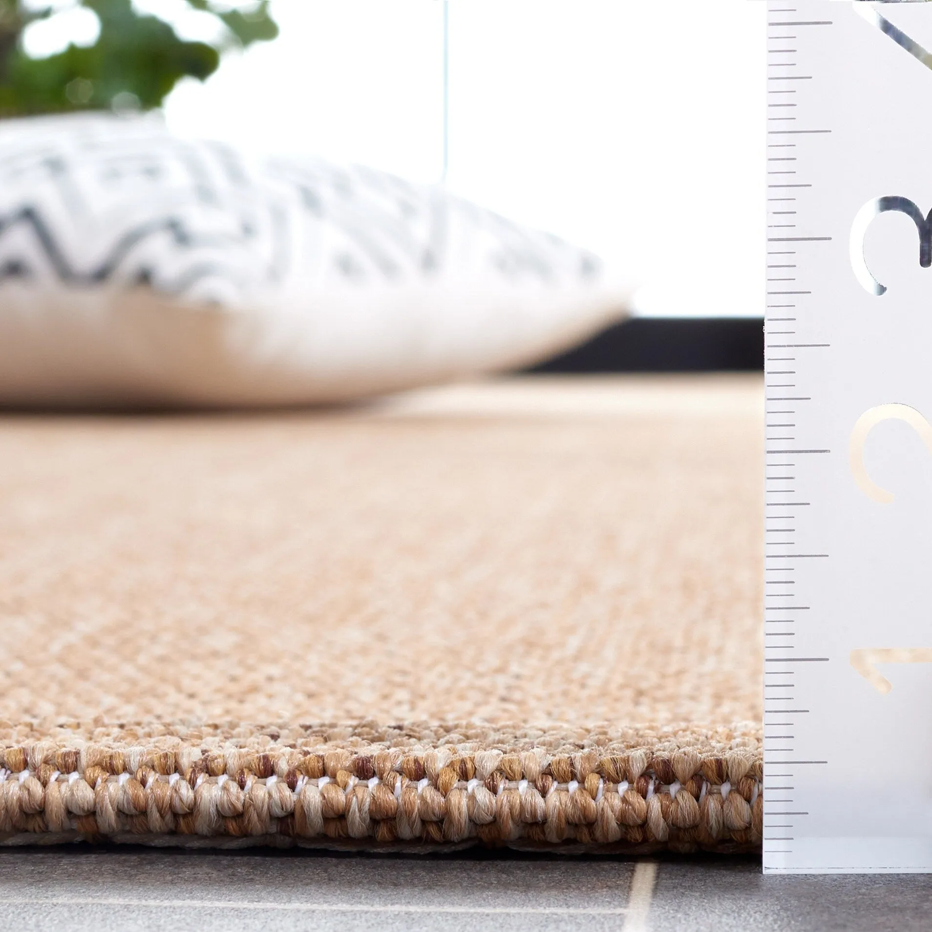 SAFAVIEH Sisal All-Weather Ajrie Indoor/Outdoor Waterproof Patio Backyard Rug