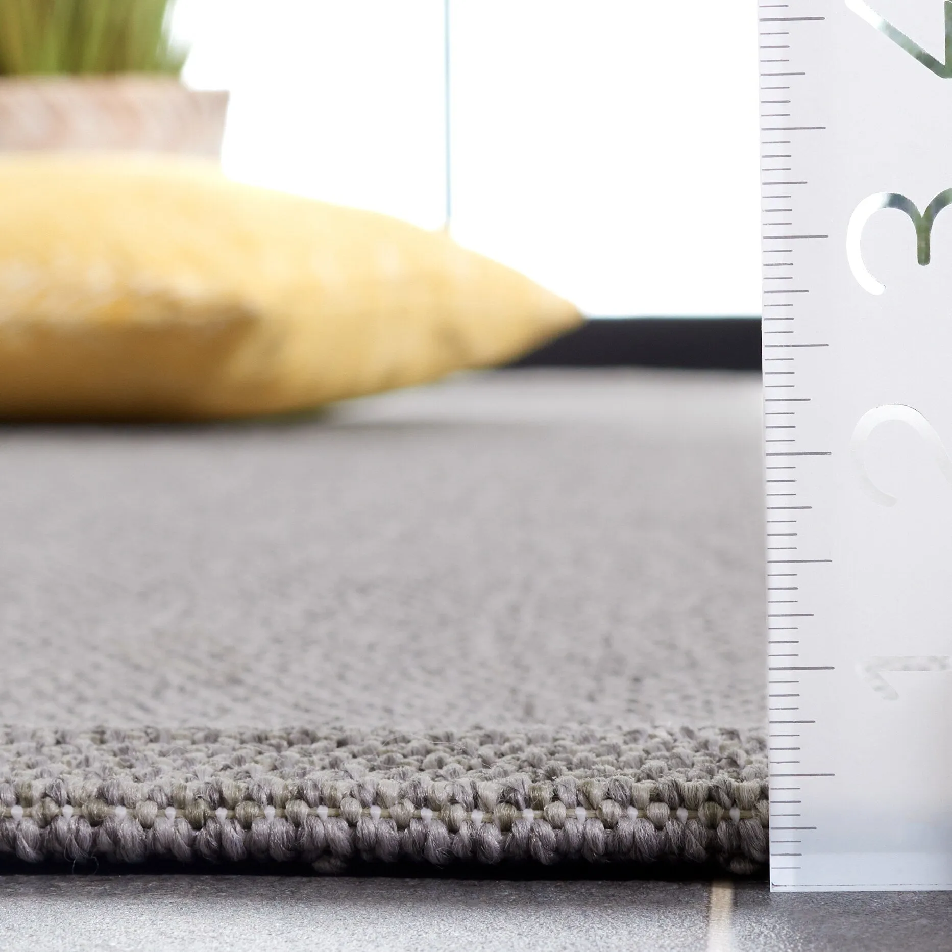 SAFAVIEH Sisal All-Weather Ajrie Indoor/Outdoor Waterproof Patio Backyard Rug