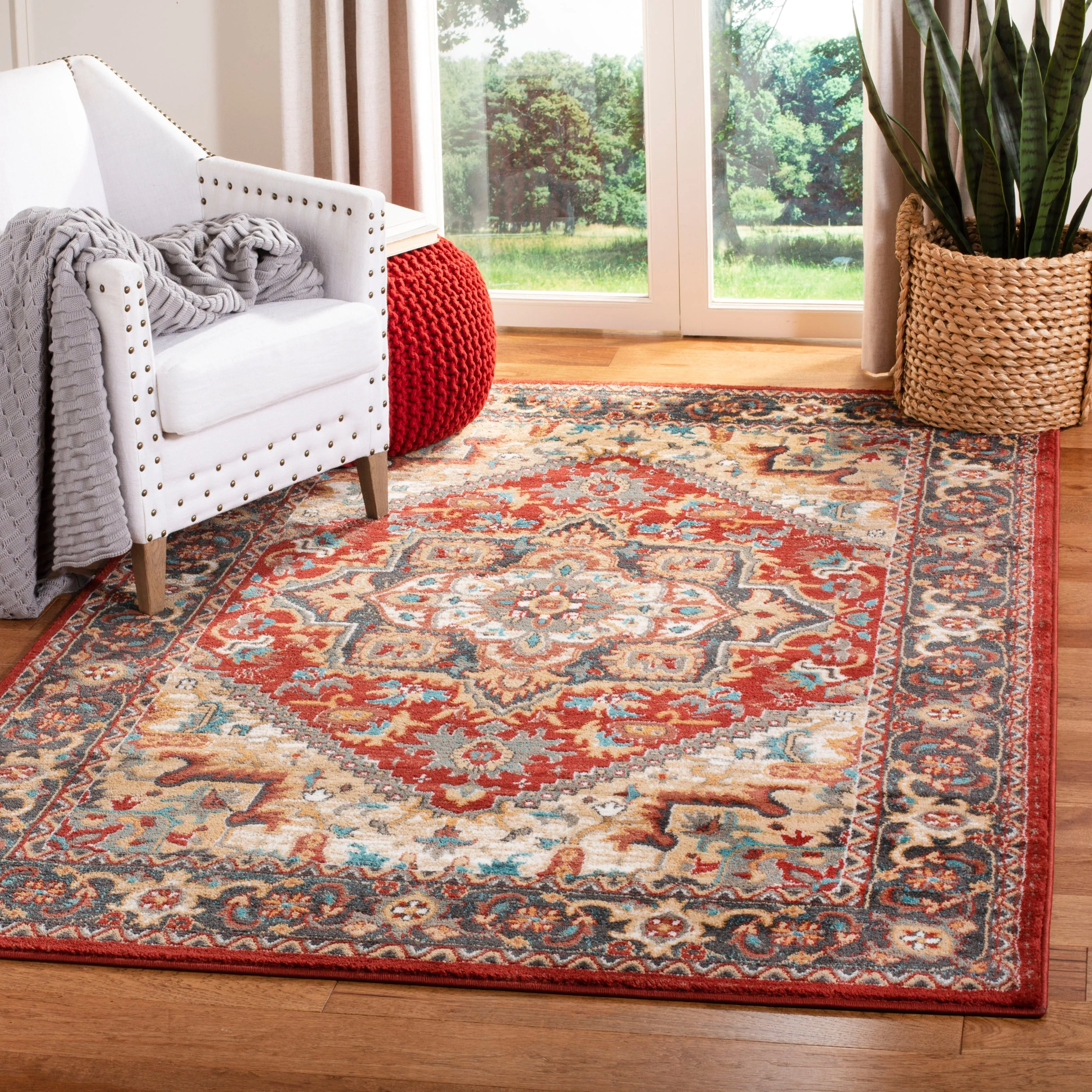 SAFAVIEH Summit Evalyn Traditional Oriental Rug
