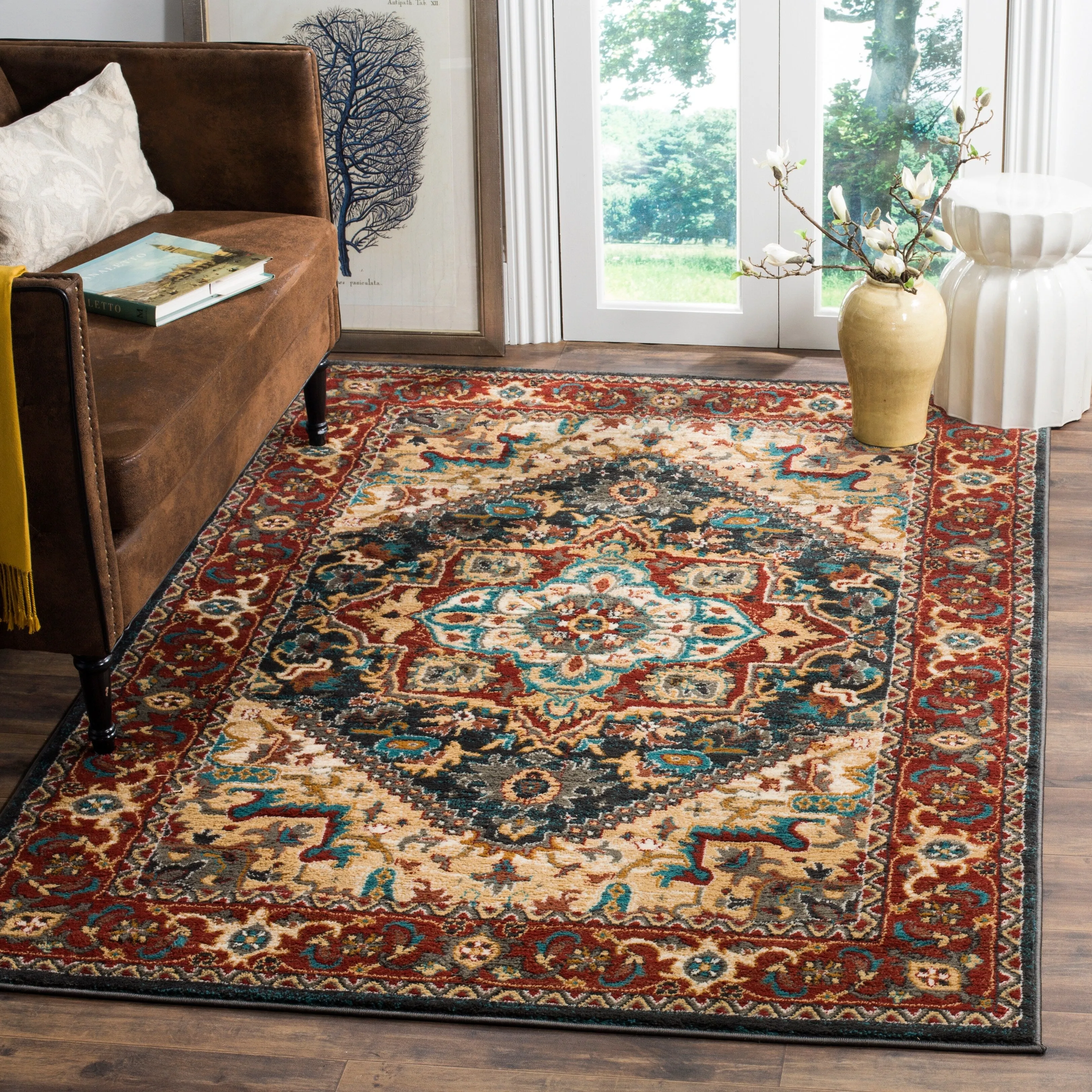 SAFAVIEH Summit Evalyn Traditional Oriental Rug