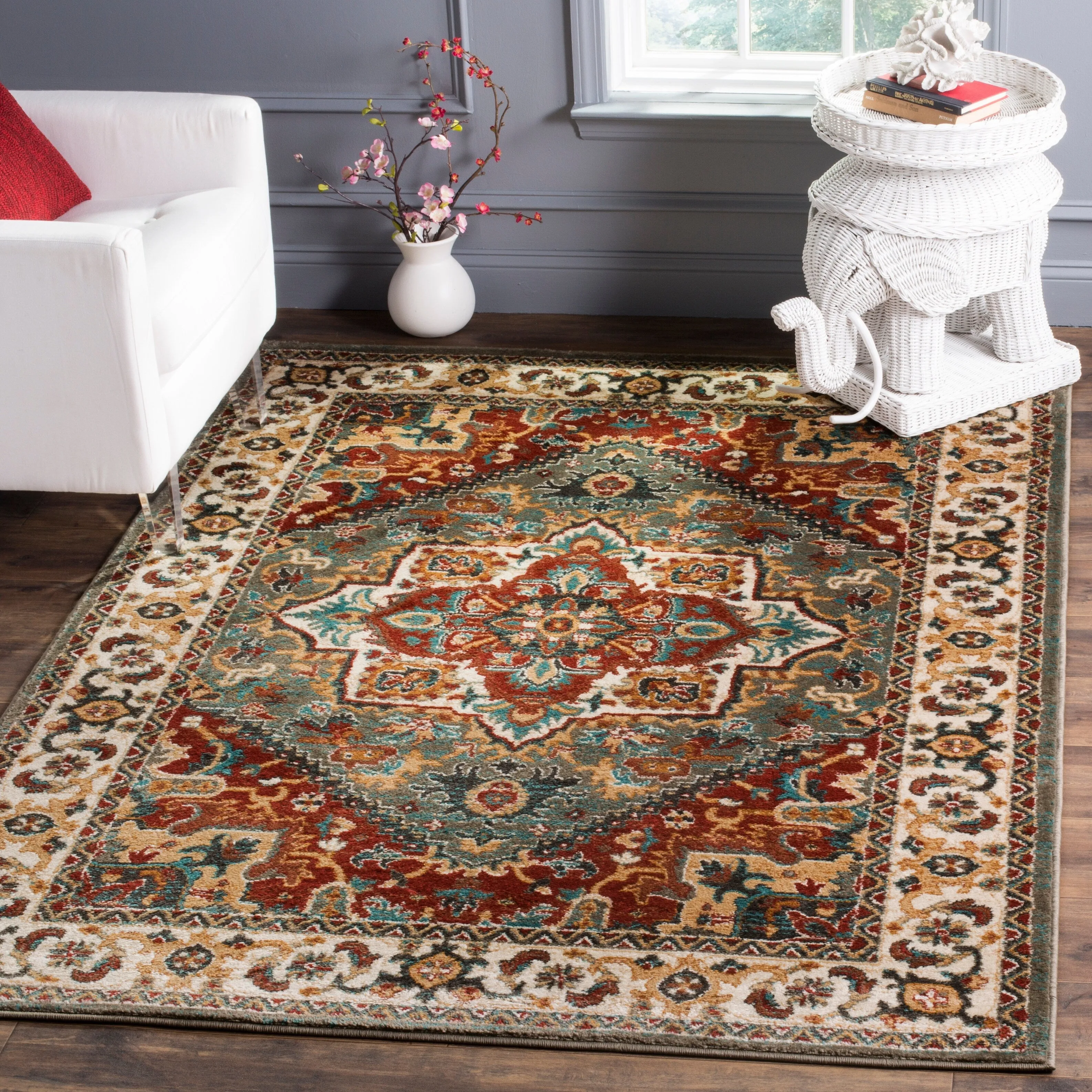 SAFAVIEH Summit Evalyn Traditional Oriental Rug