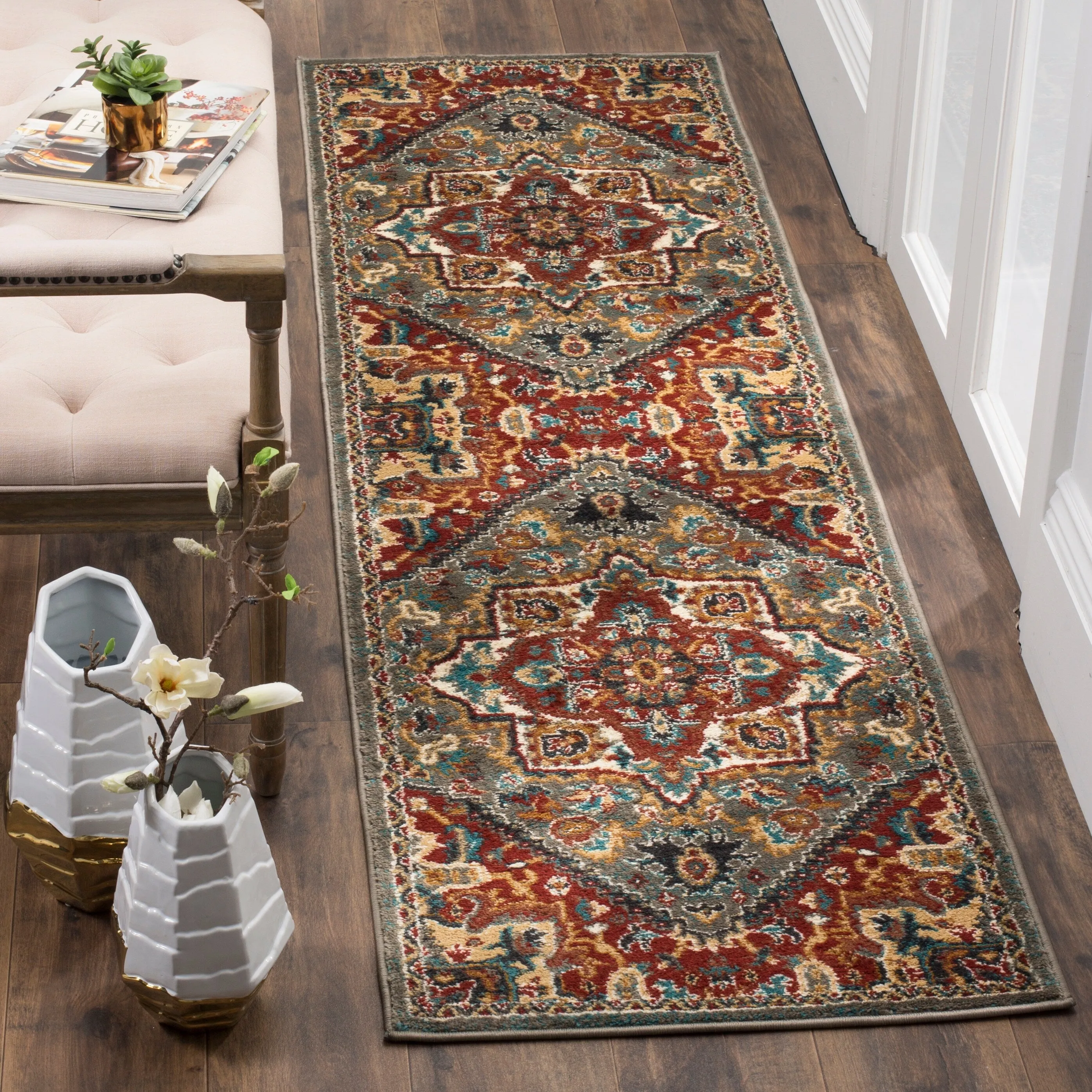 SAFAVIEH Summit Evalyn Traditional Oriental Rug