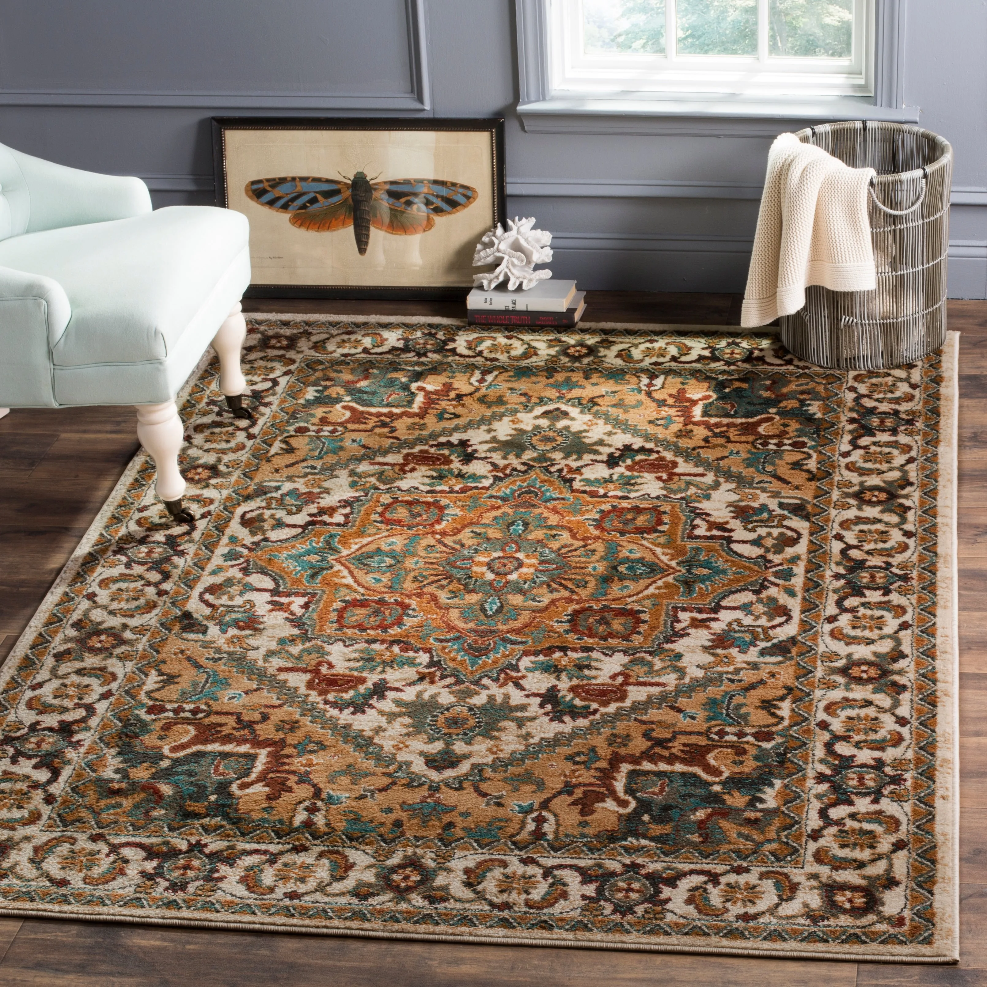 SAFAVIEH Summit Evalyn Traditional Oriental Rug
