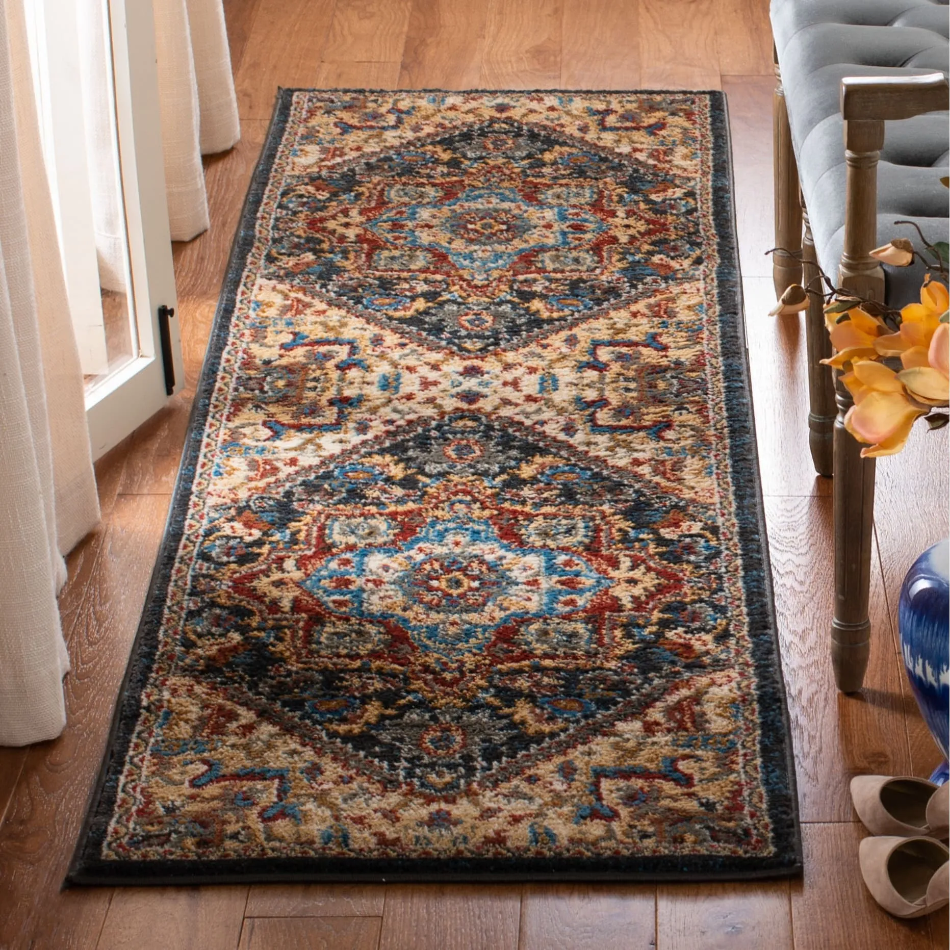 SAFAVIEH Summit Evalyn Traditional Oriental Rug