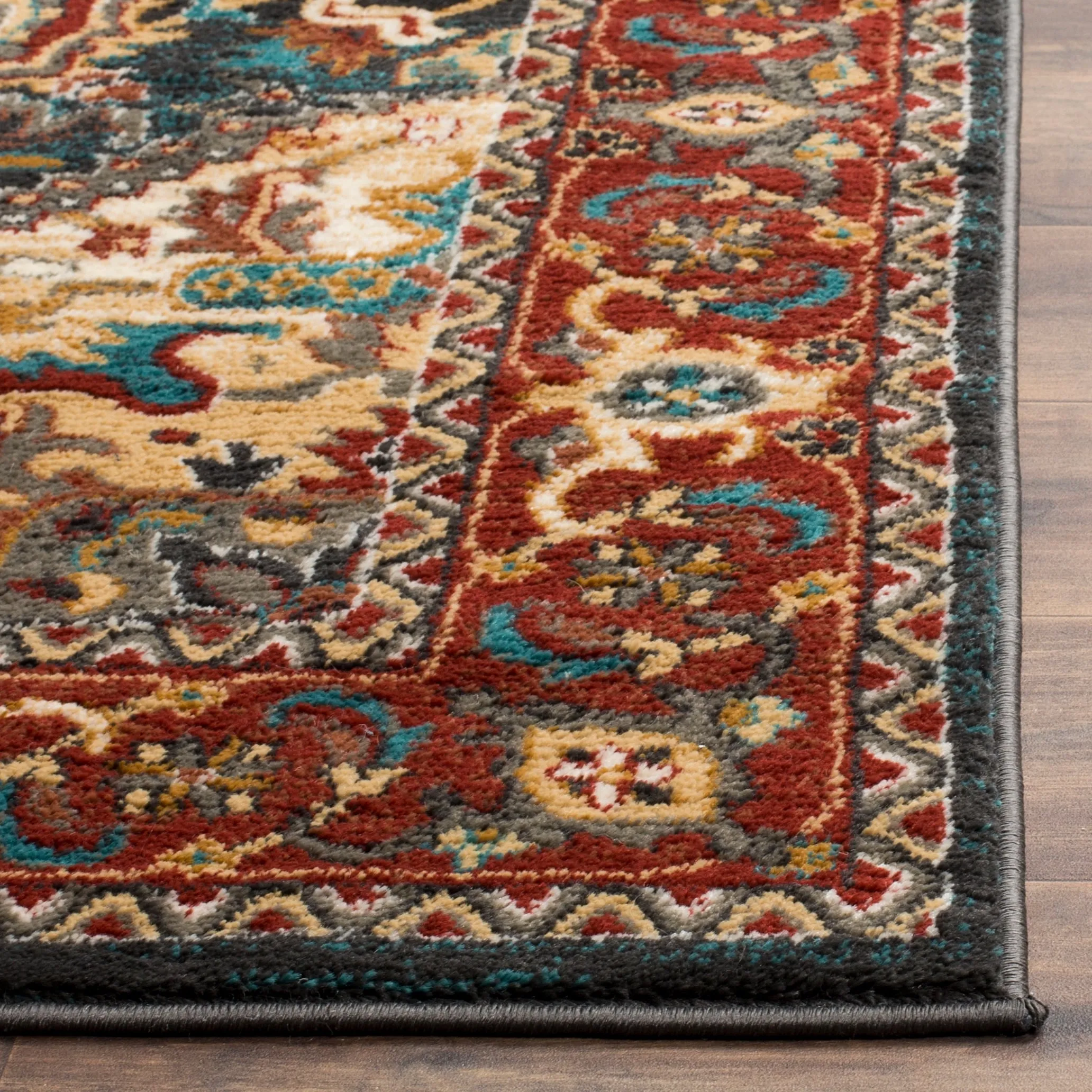 SAFAVIEH Summit Evalyn Traditional Oriental Rug