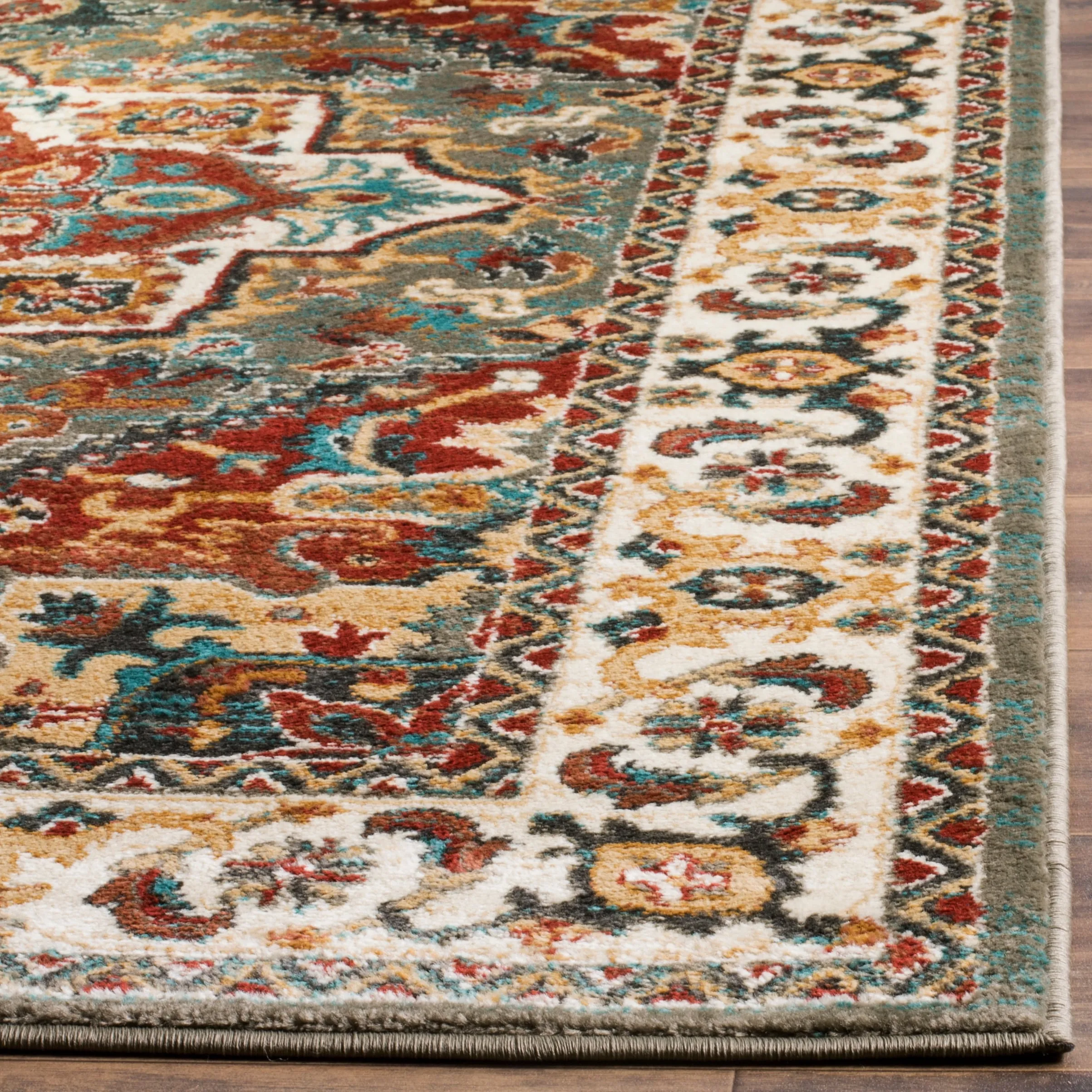 SAFAVIEH Summit Evalyn Traditional Oriental Rug