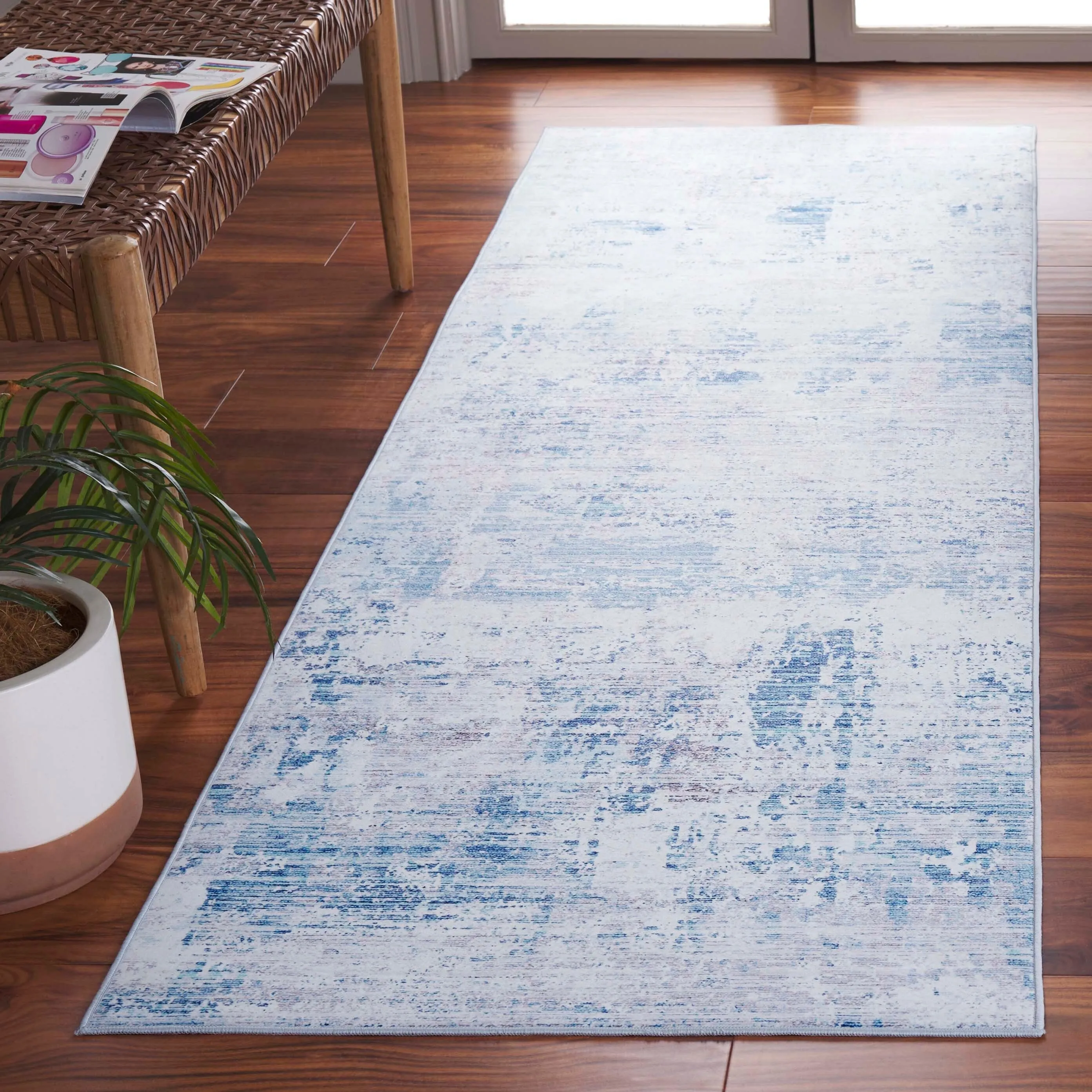 SAFAVIEH Tacoma Machine Washable Slip Resistant Aristeia Modern Abstract