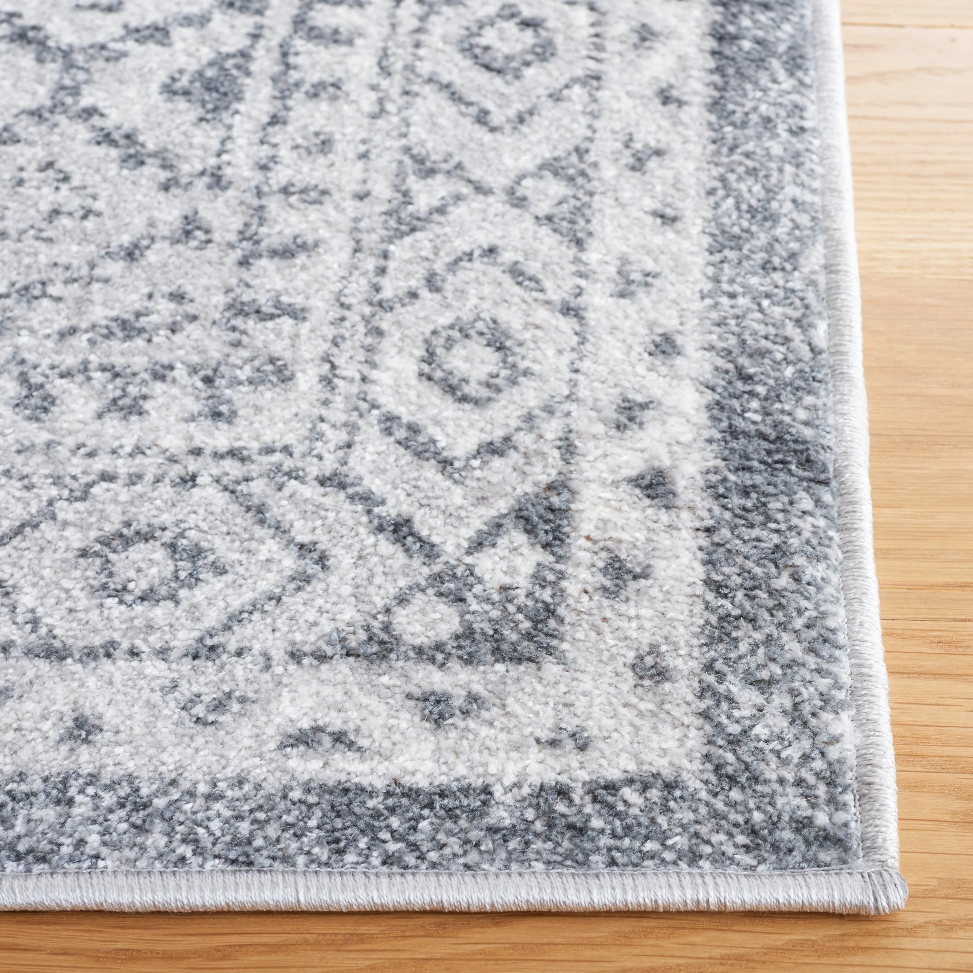 SAFAVIEH Toscana Amber Geometric Rug