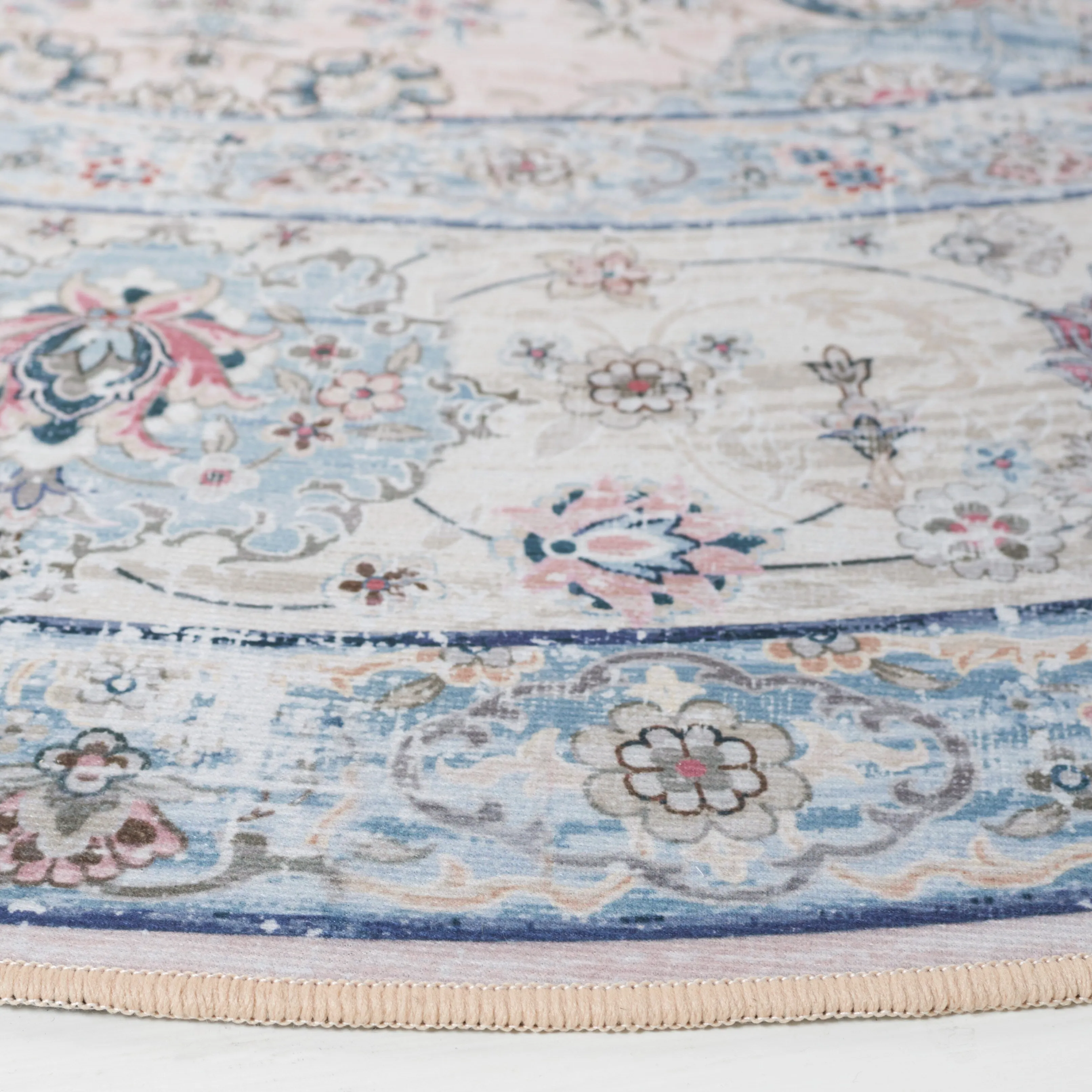 SAFAVIEH Tucson Machine Washable Slip Resistant Abigail Oriental Rug