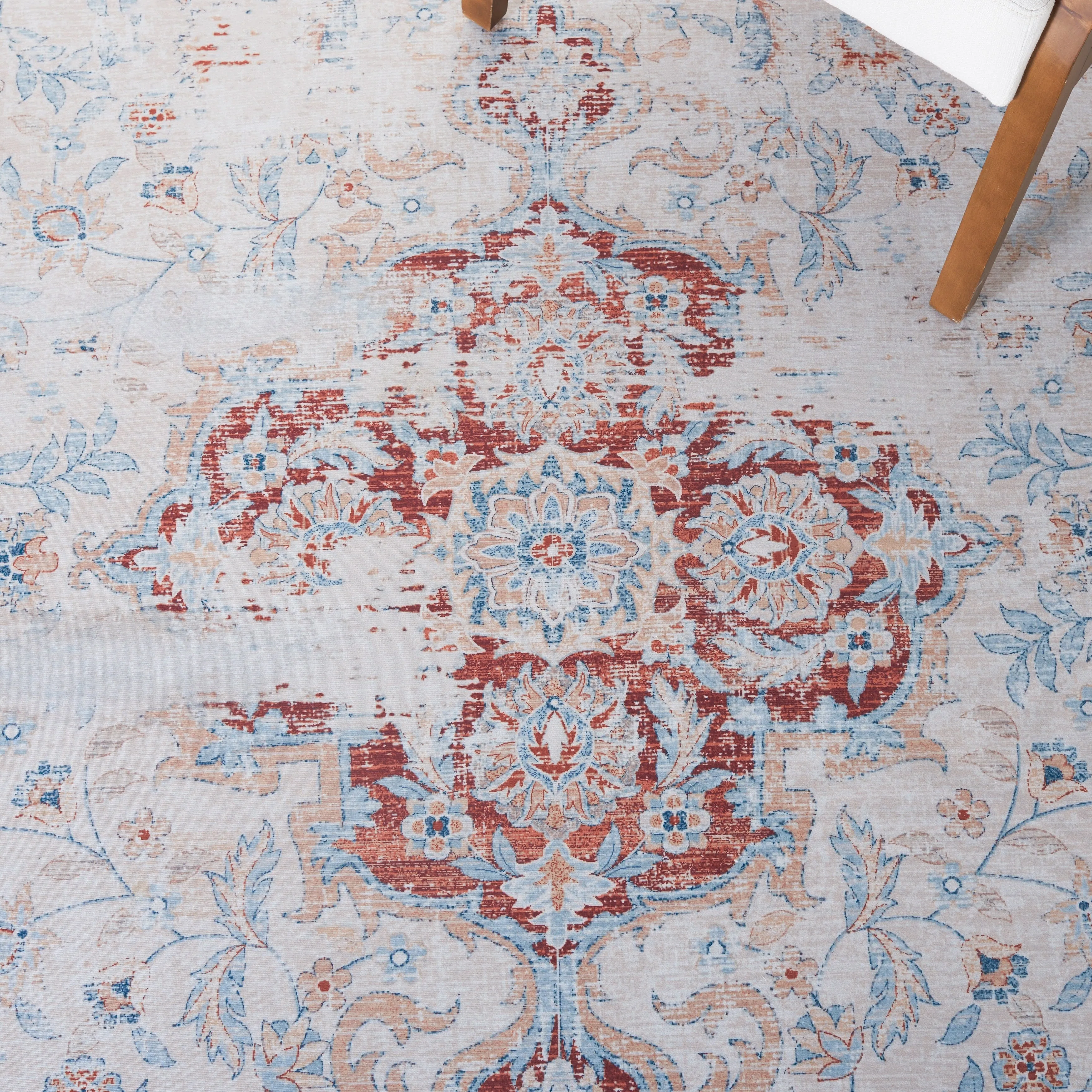 SAFAVIEH Tucson Machine Washable Slip Resistant Harmanda Oriental Medallion