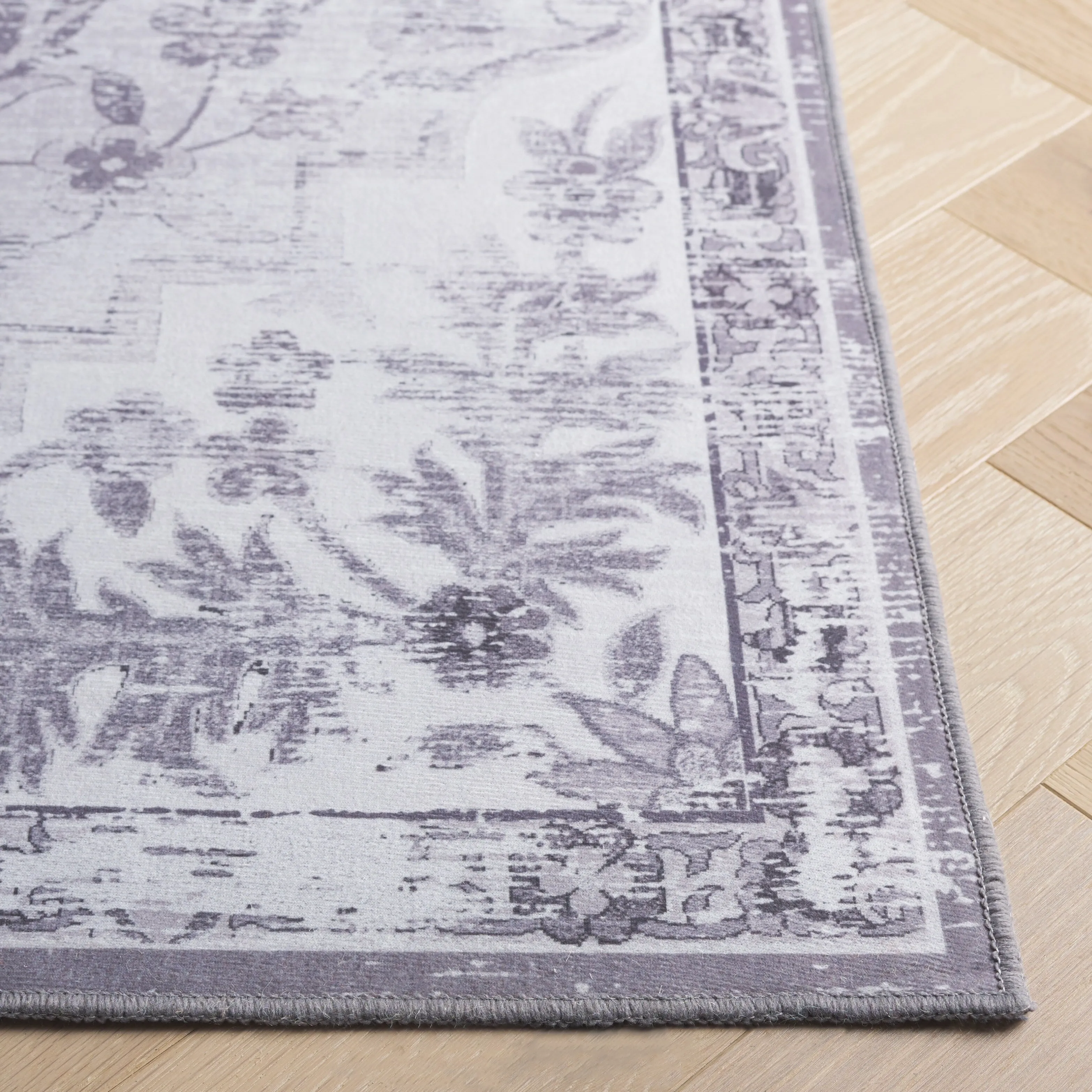 SAFAVIEH Tucson Machine Washable Slip Resistant Harmanda Oriental Medallion