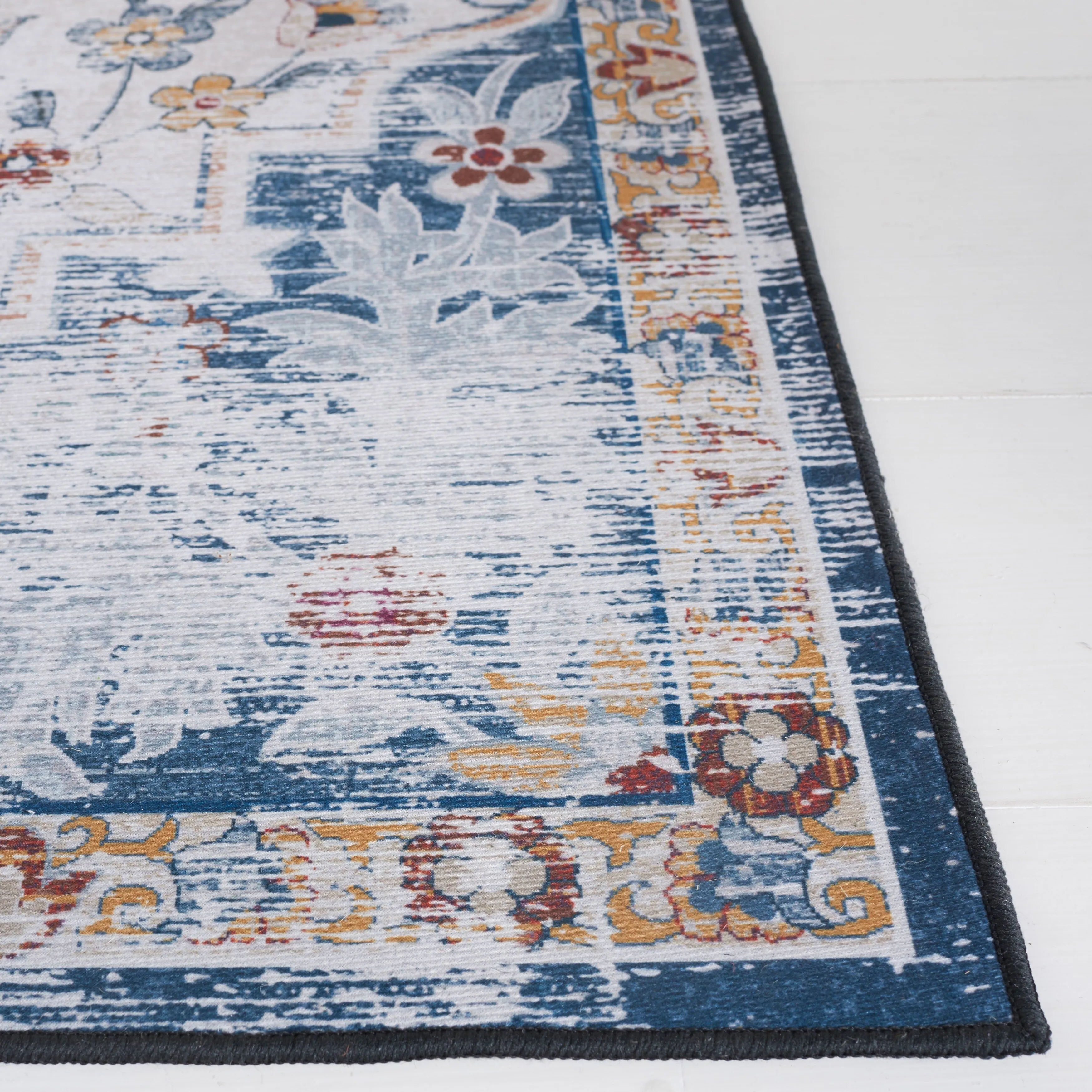 SAFAVIEH Tucson Machine Washable Slip Resistant Harmanda Oriental Medallion
