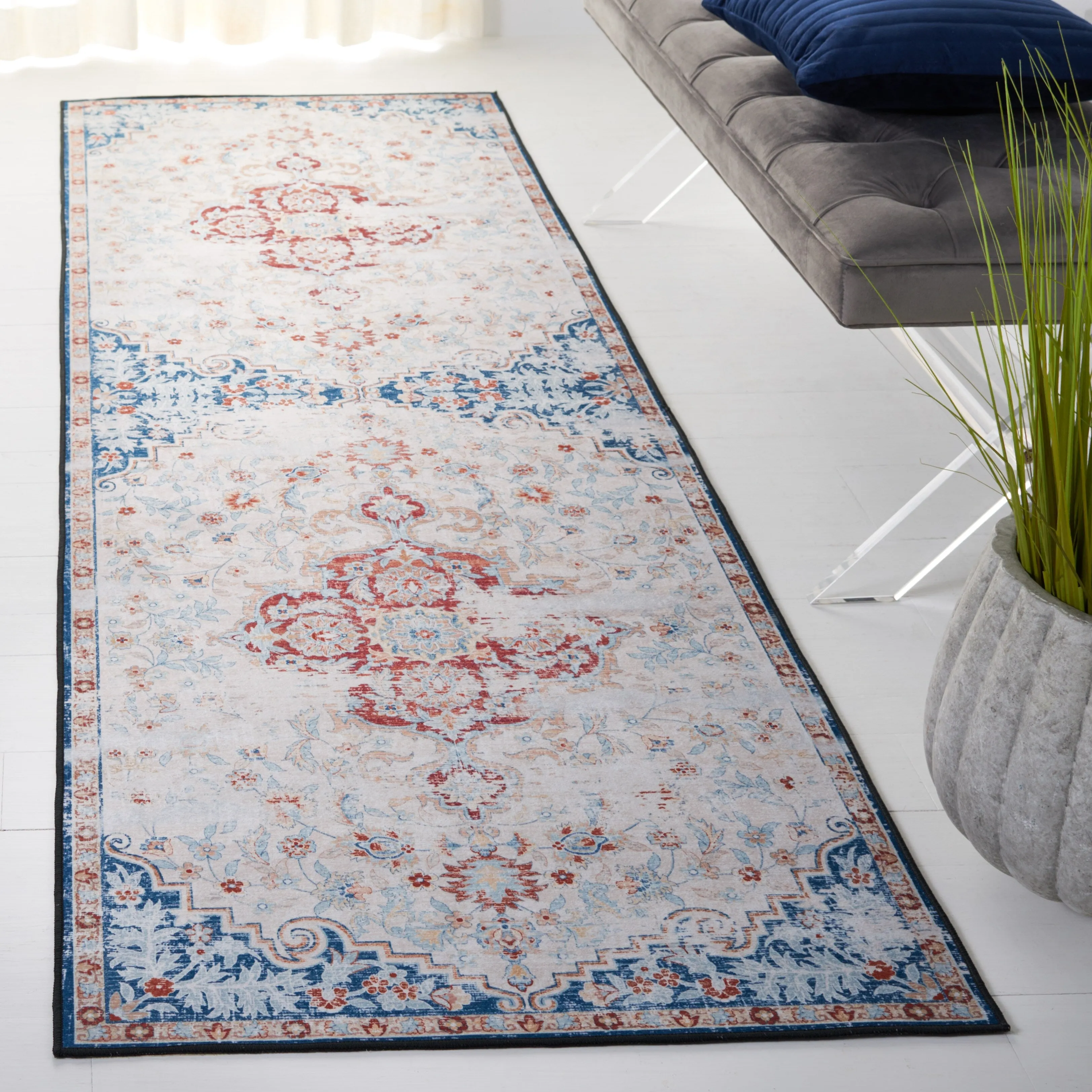 SAFAVIEH Tucson Machine Washable Slip Resistant Harmanda Oriental Medallion