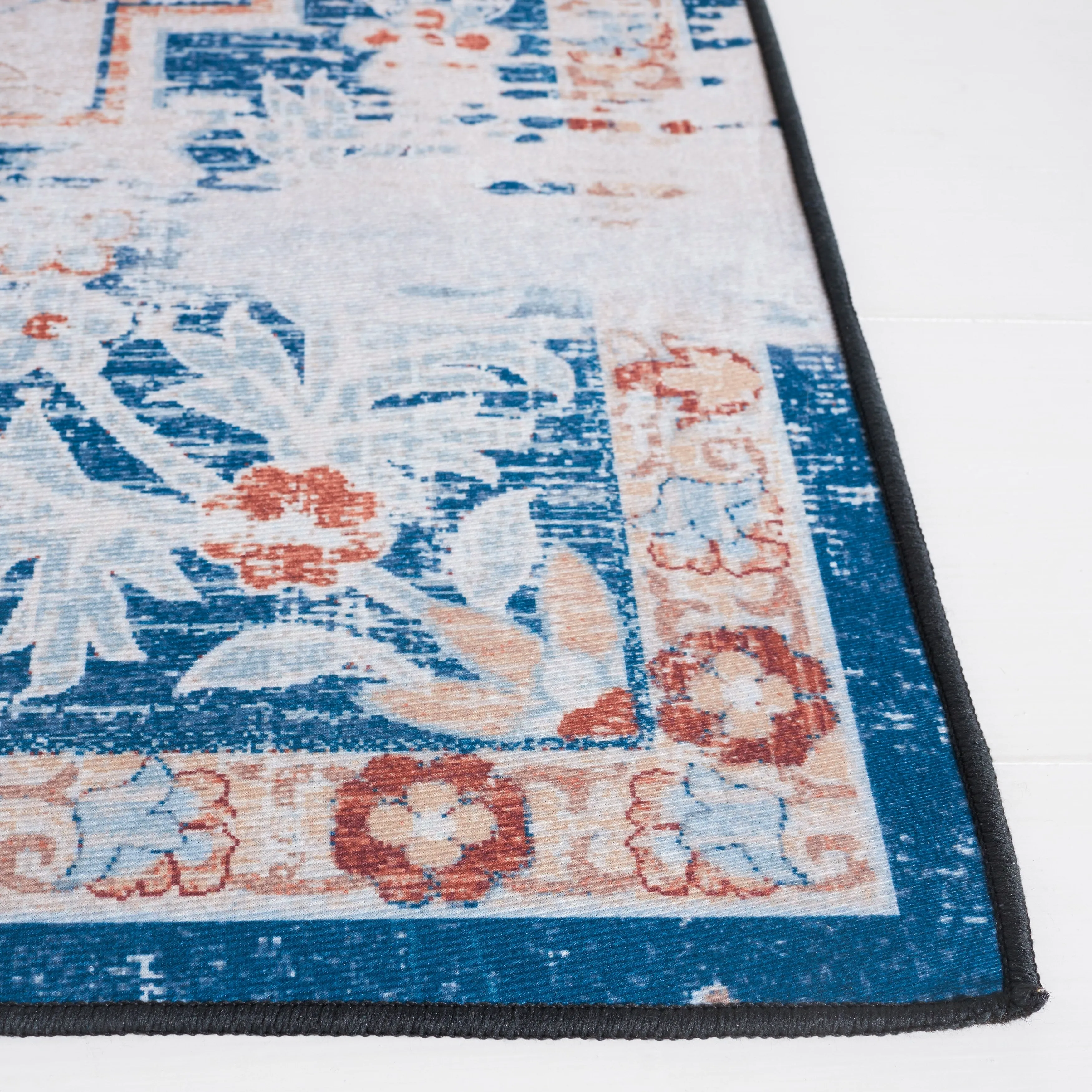 SAFAVIEH Tucson Machine Washable Slip Resistant Harmanda Oriental Medallion