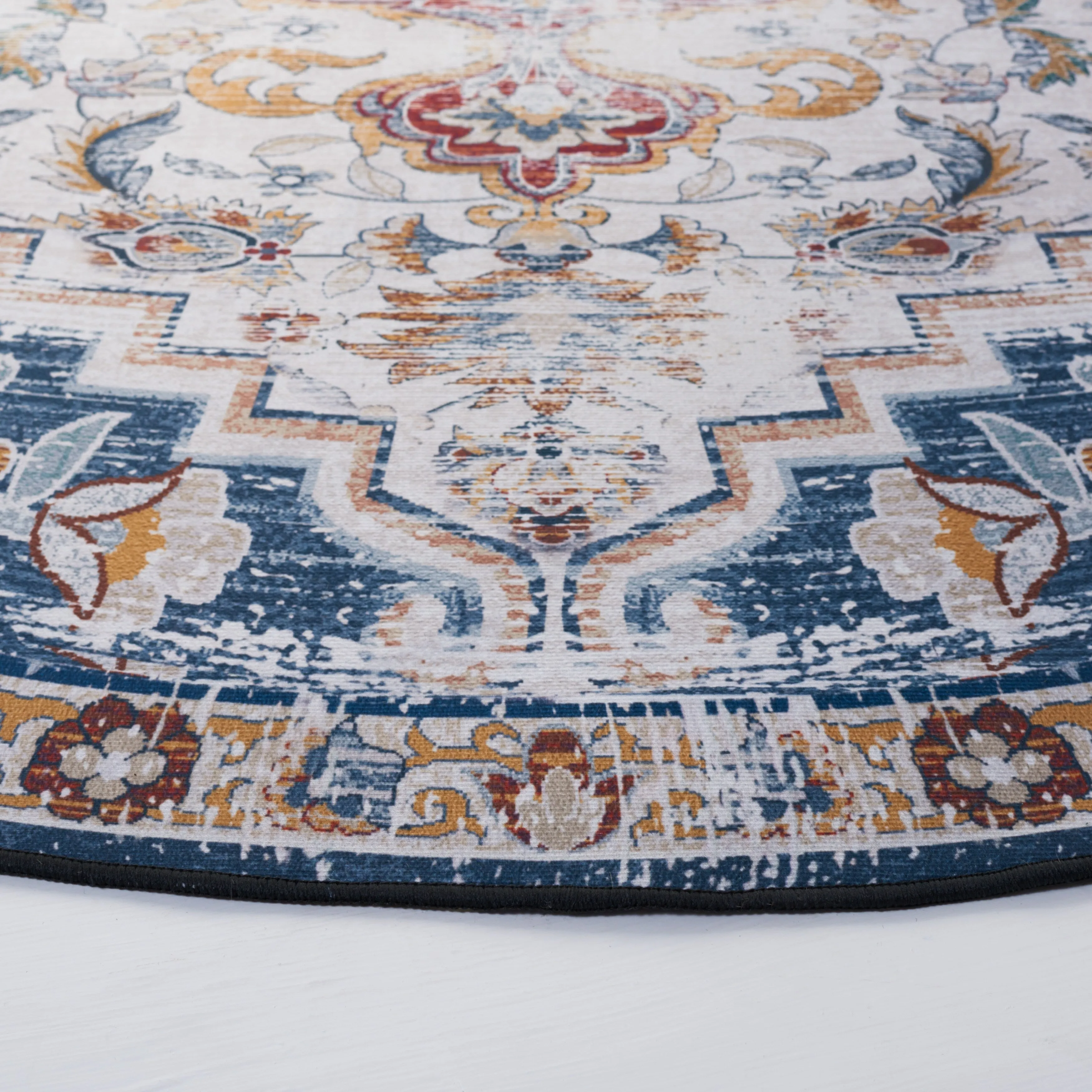 SAFAVIEH Tucson Machine Washable Slip Resistant Harmanda Oriental Medallion