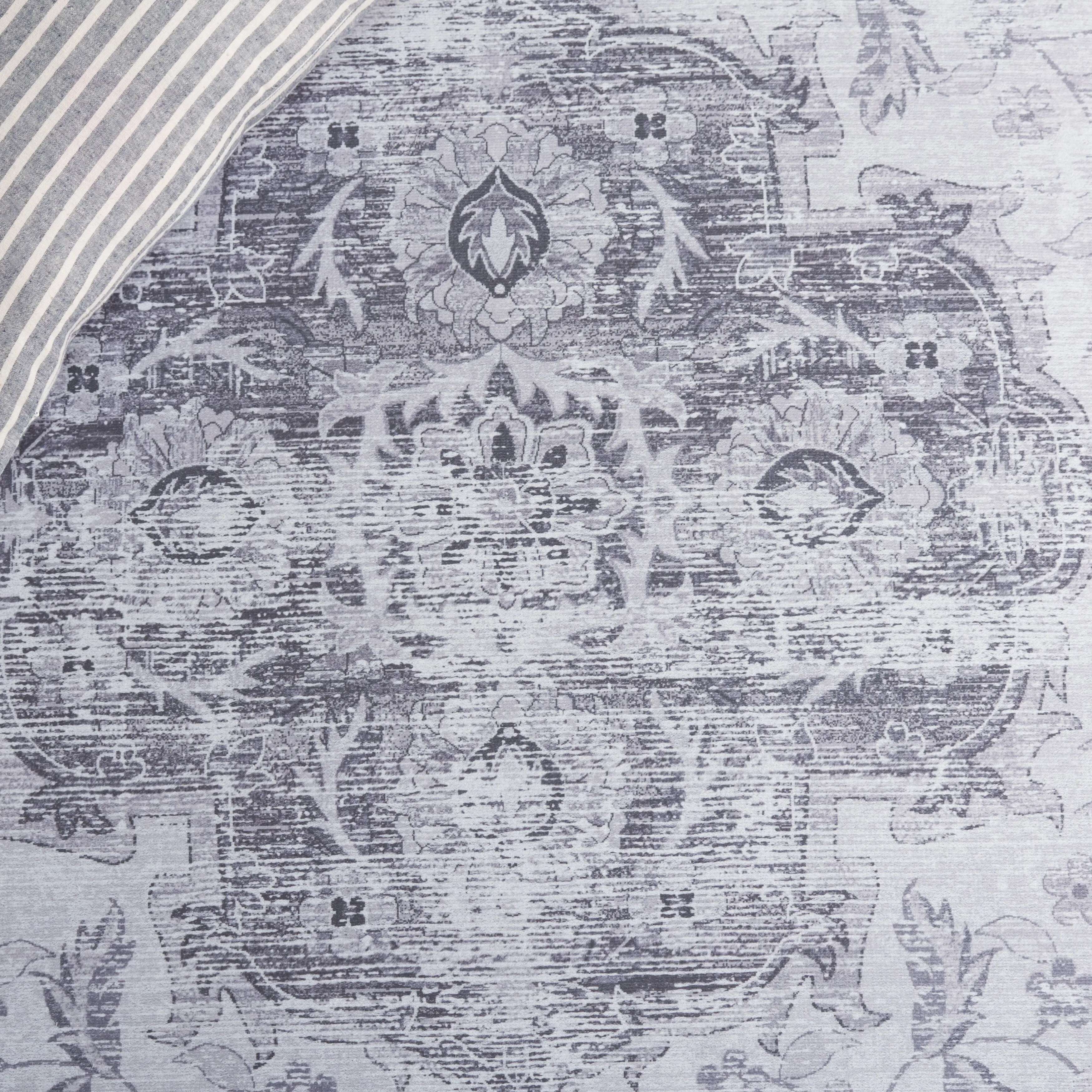 SAFAVIEH Tucson Machine Washable Slip Resistant Harmanda Oriental Medallion